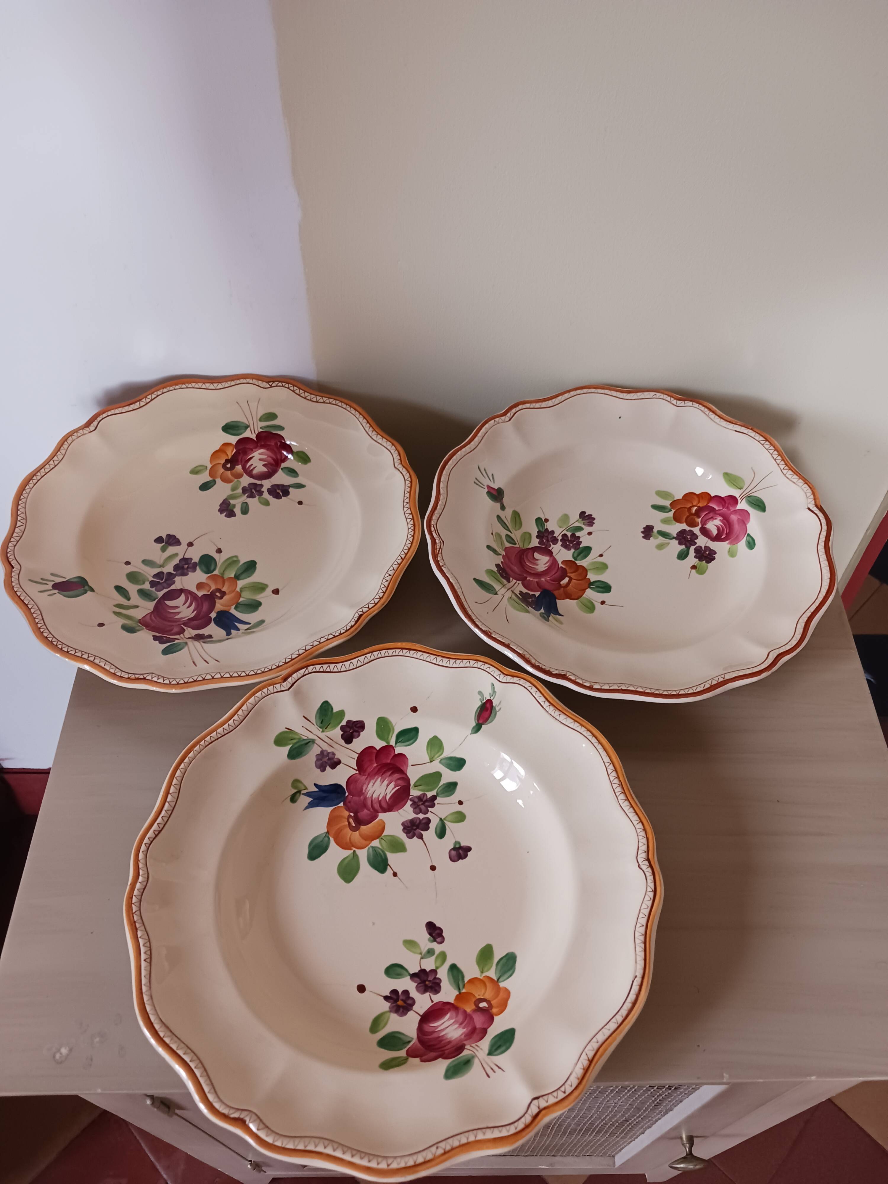 Assiettes Longchamp .