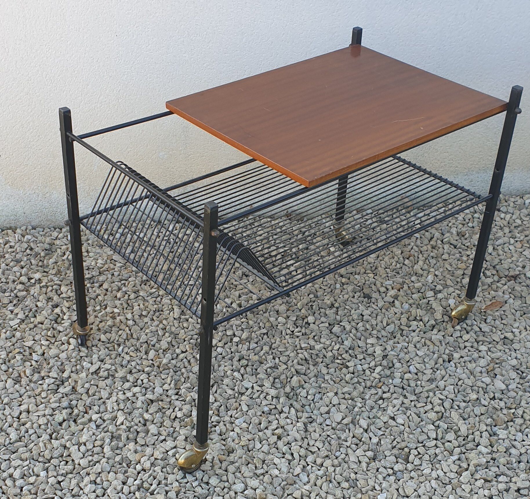 Desserte ranges vintage vinyls on wheels