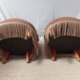 Paire de fauteuils crapaud avec un ottoman