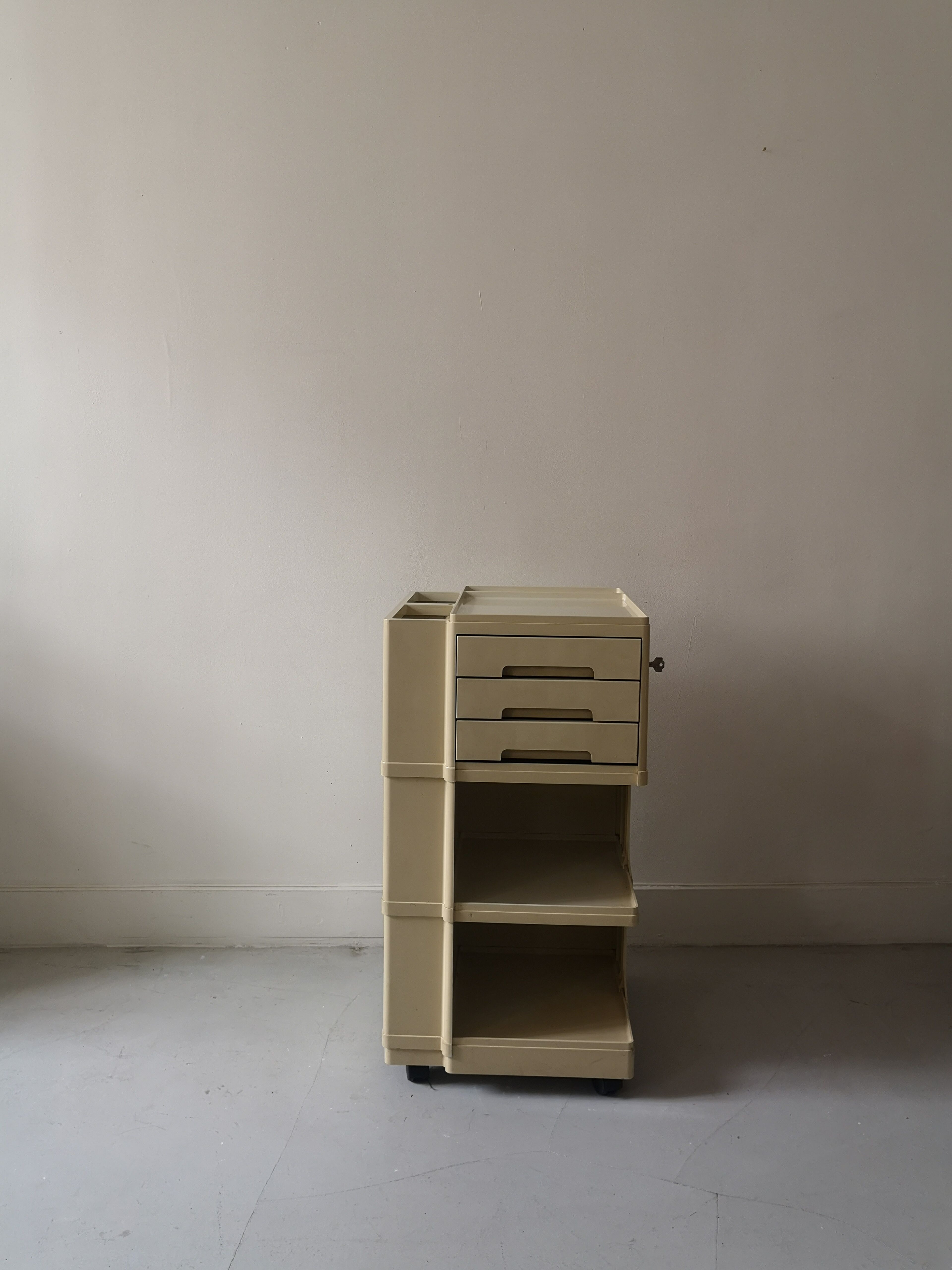 Multirangement service in abs Stile, italy 1970