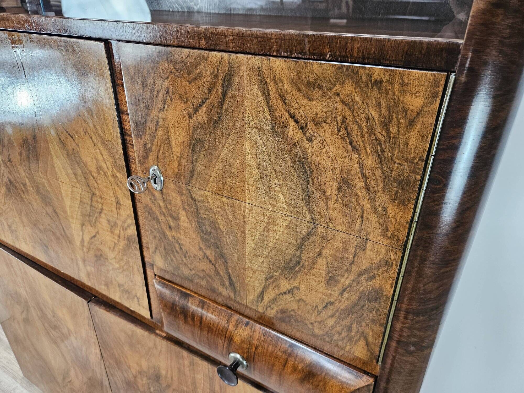 1930s Austrian Art Deco display cabinet