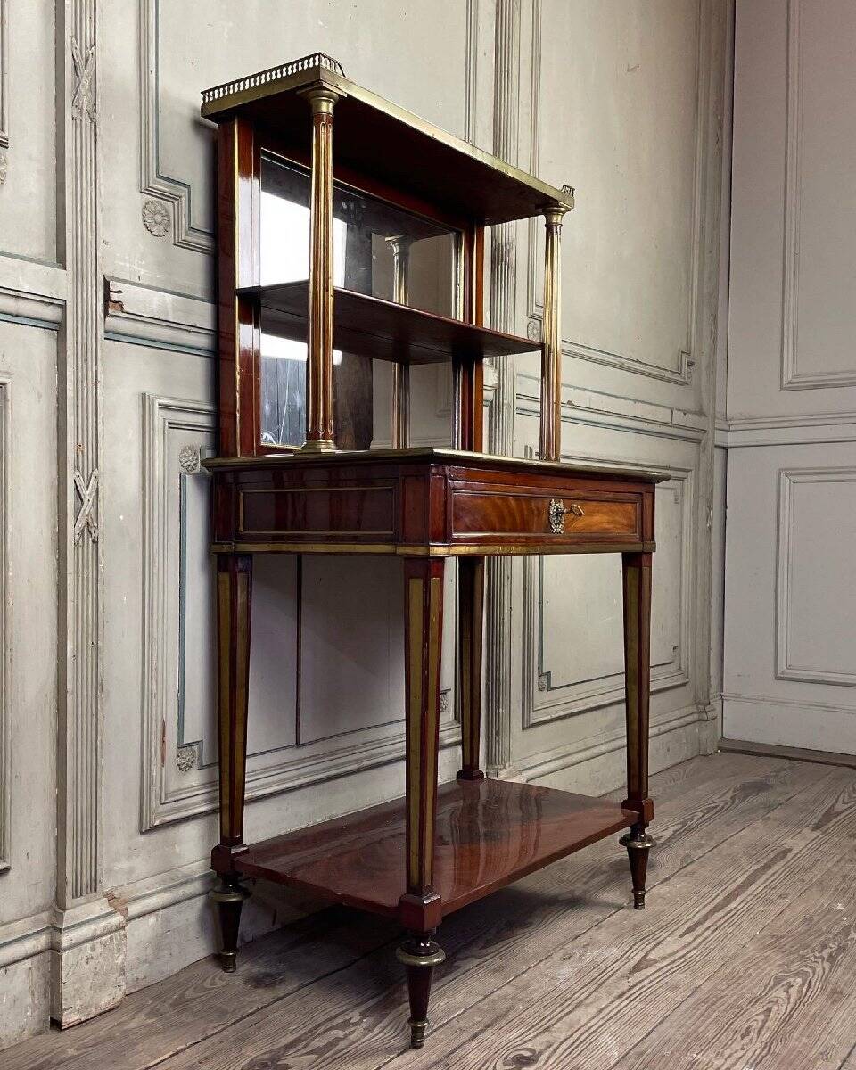 Bonheur du jour in mahogany and brass inlay, late 18th century