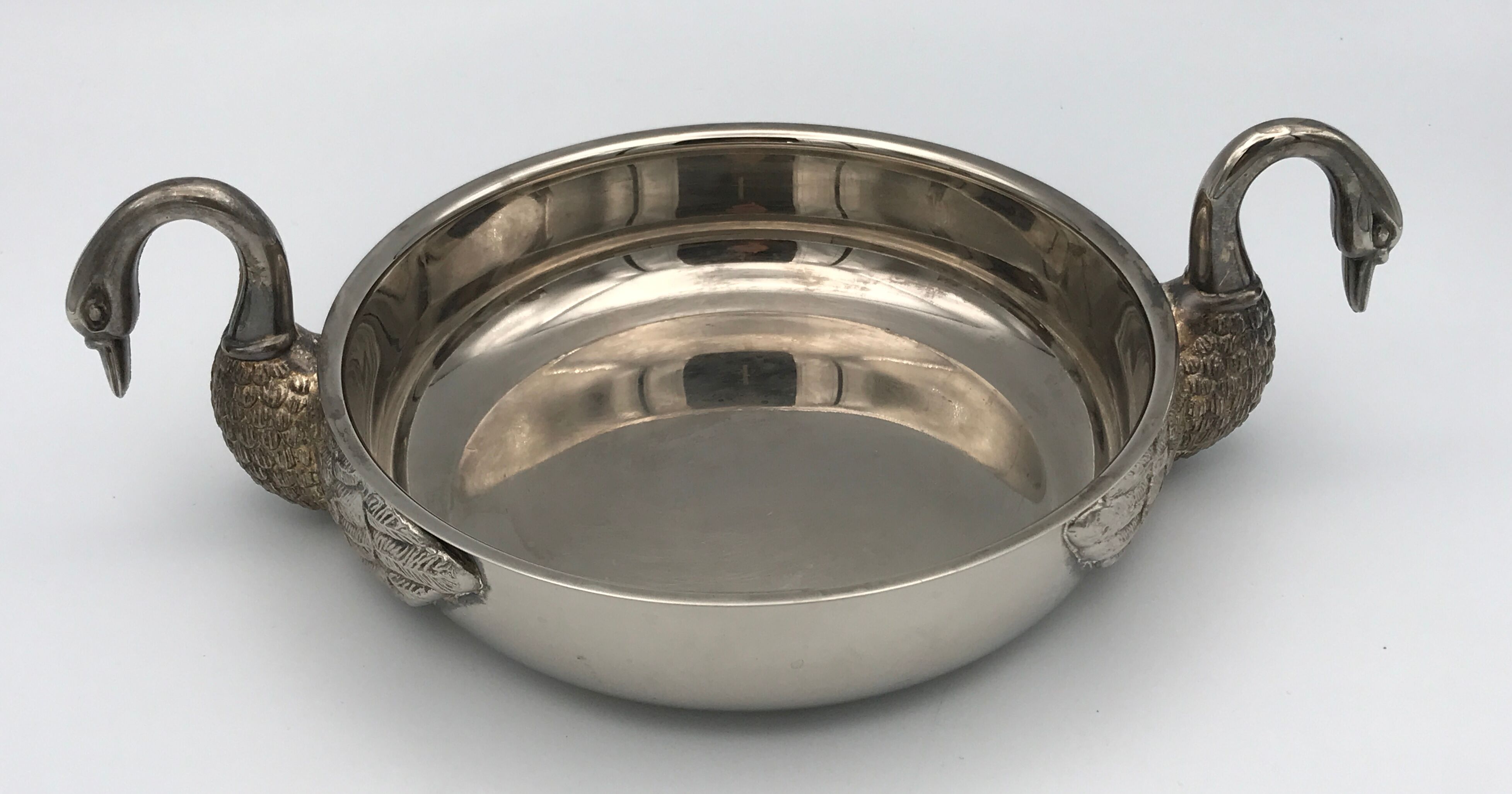 Cut vintage pocket tray in silver metal, swan-shaped handles