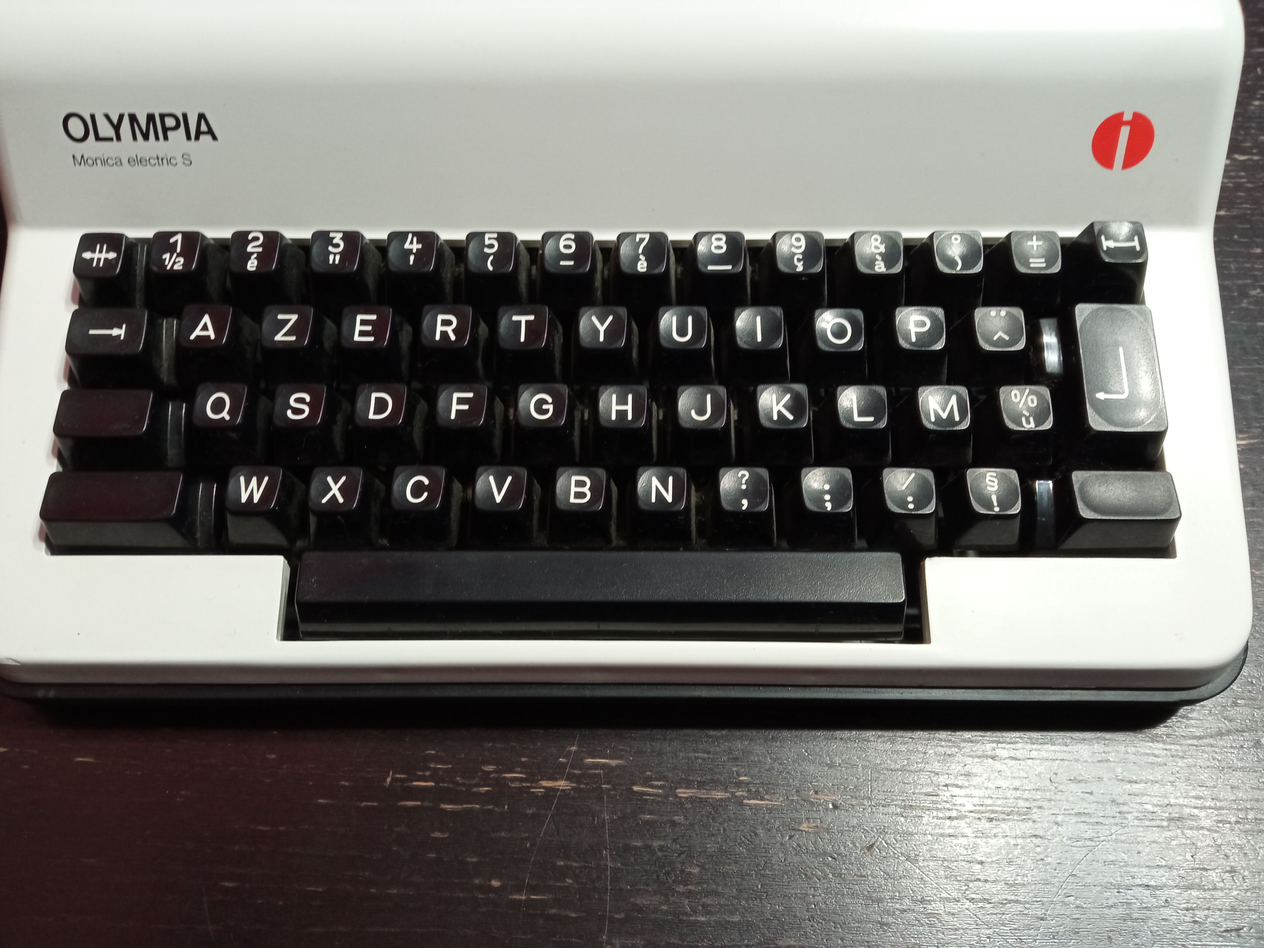 Typewriter oOlympia monica electric s