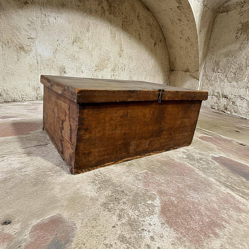 Vintage wooden chest / side table / coffee table