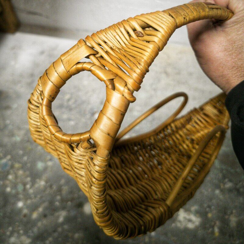 Wicker bottle basket