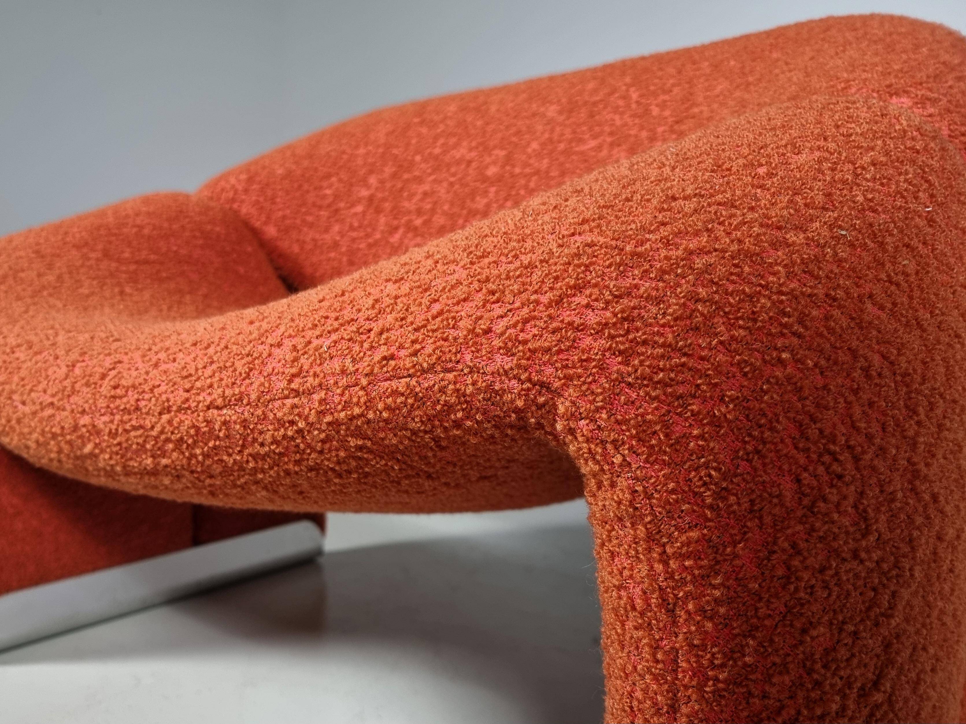 F598 Groovy 'M' chaise in orange/red bouclette by Pierre Paulin for Artifort, 1980