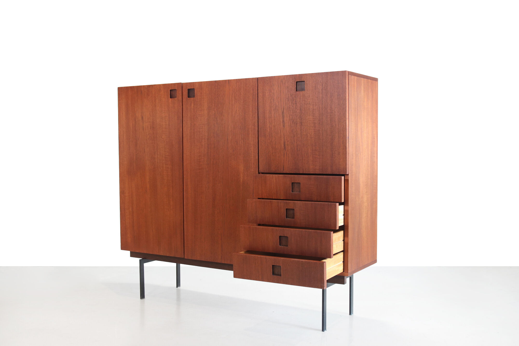 Teak Hulmefa Propos series highboard