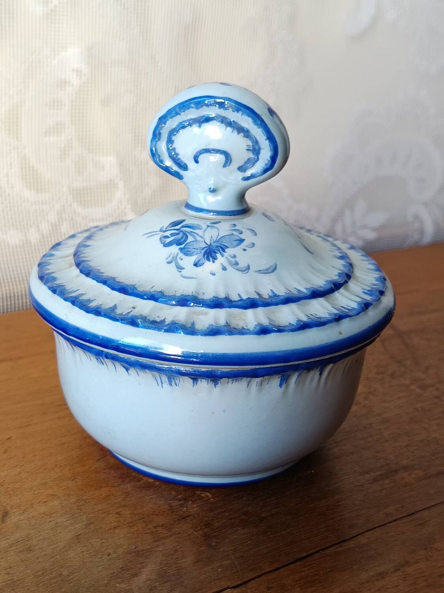 Powder pot or sugar bowl in Couleuvre porcelain, Rouen decoration - 1930