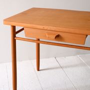 Table de chevet scandinave en hêtre des années 1960