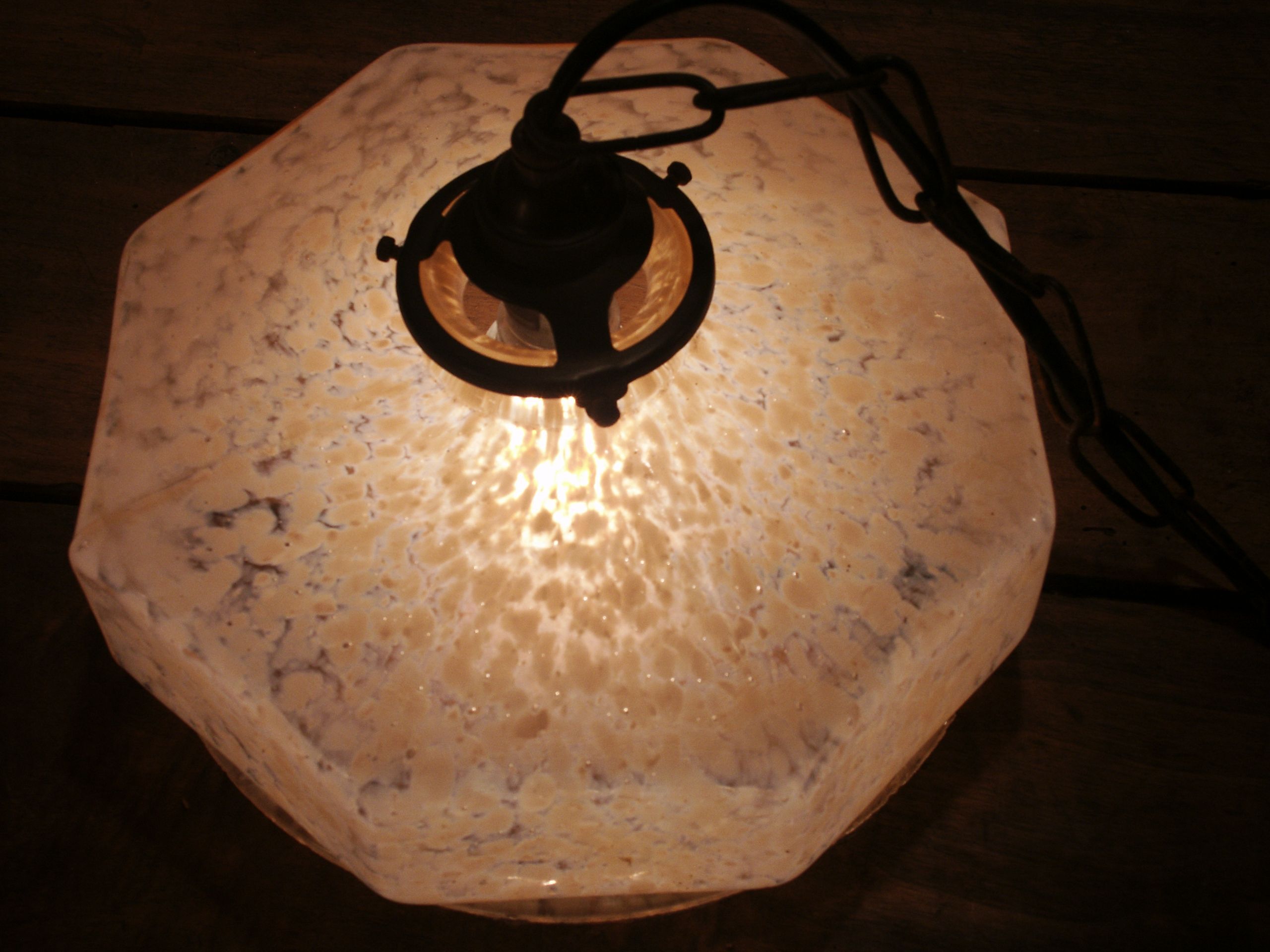 Pink opaline suspension