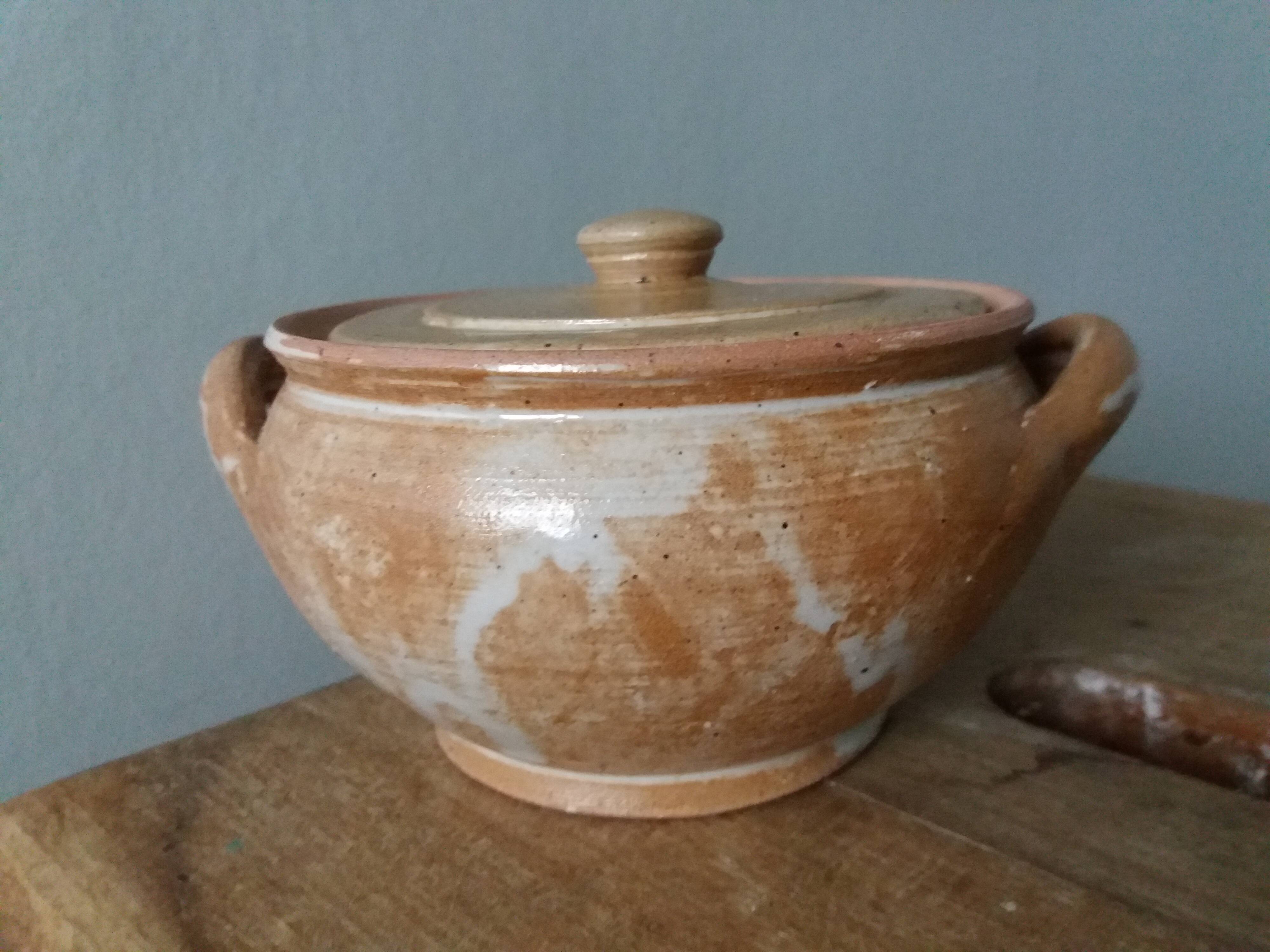 Covered sugar bowl in Puisaye stoneware