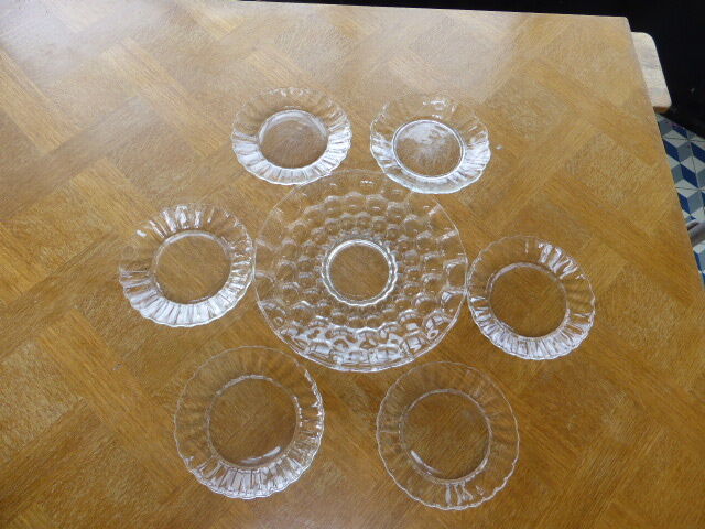 Dish and 6 duralex plates in vintage transparent glass 1970