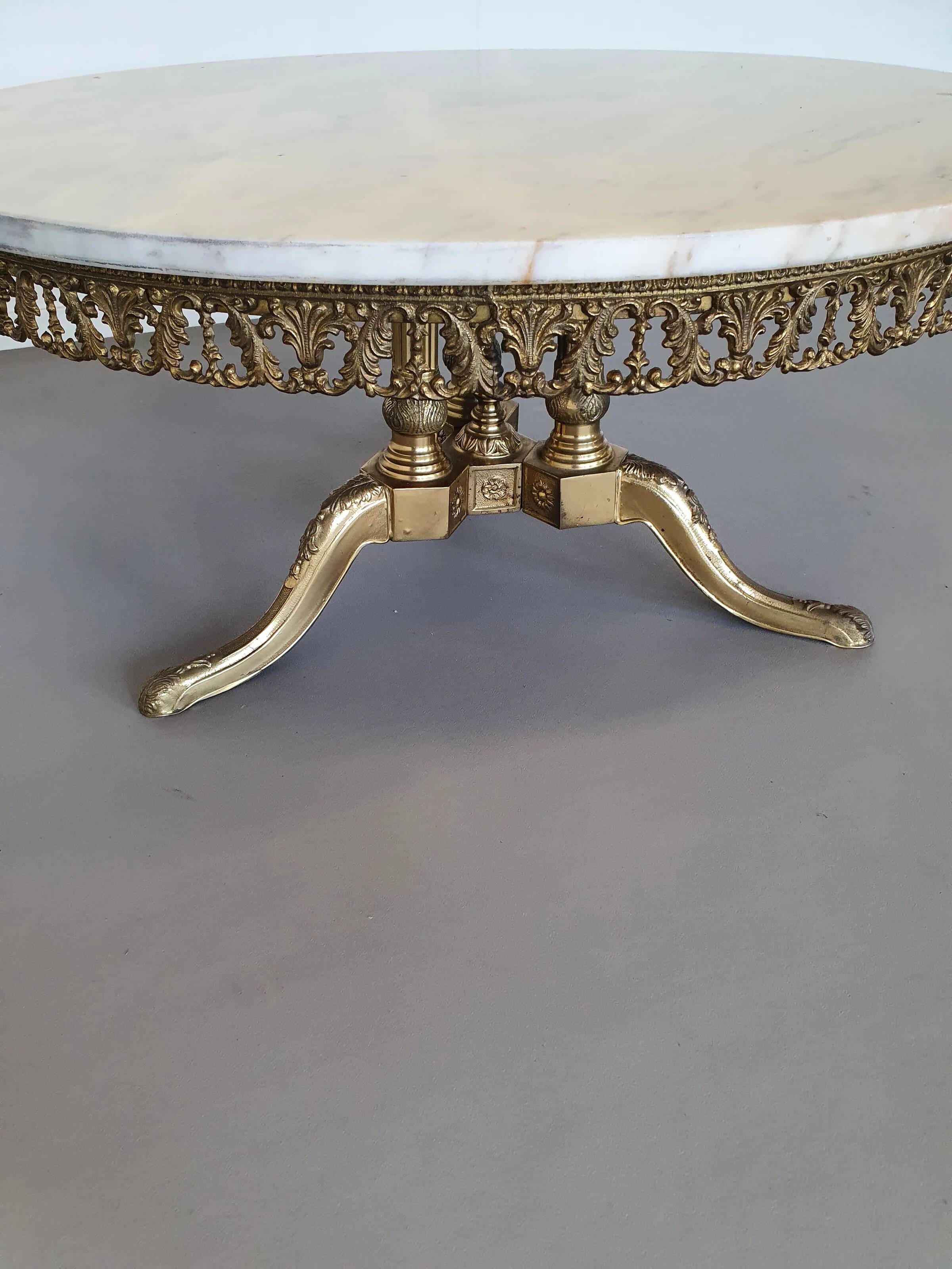 1960s marble coffee table. Marble top / fire-gilded base with many details