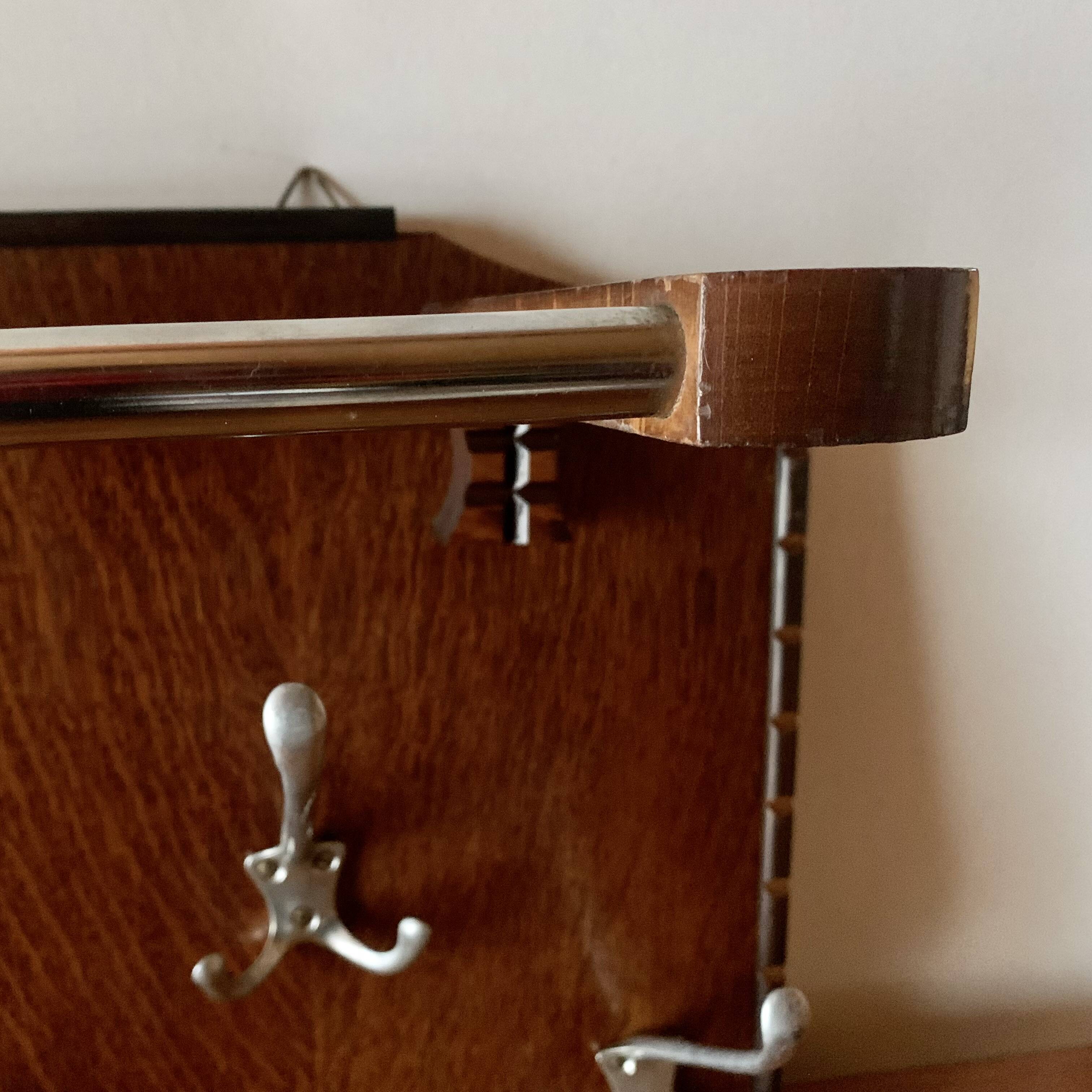 Ancien grand portemanteau en bois avec miroir et porte-chapeau