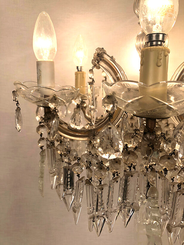 Chandelier with pendeloques tassels and glass pads