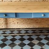 Farm table