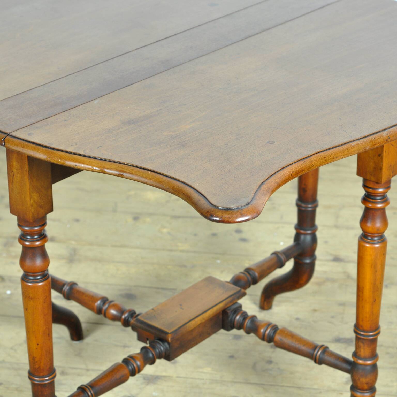 Antique oak drop leaf table, circa 1820
