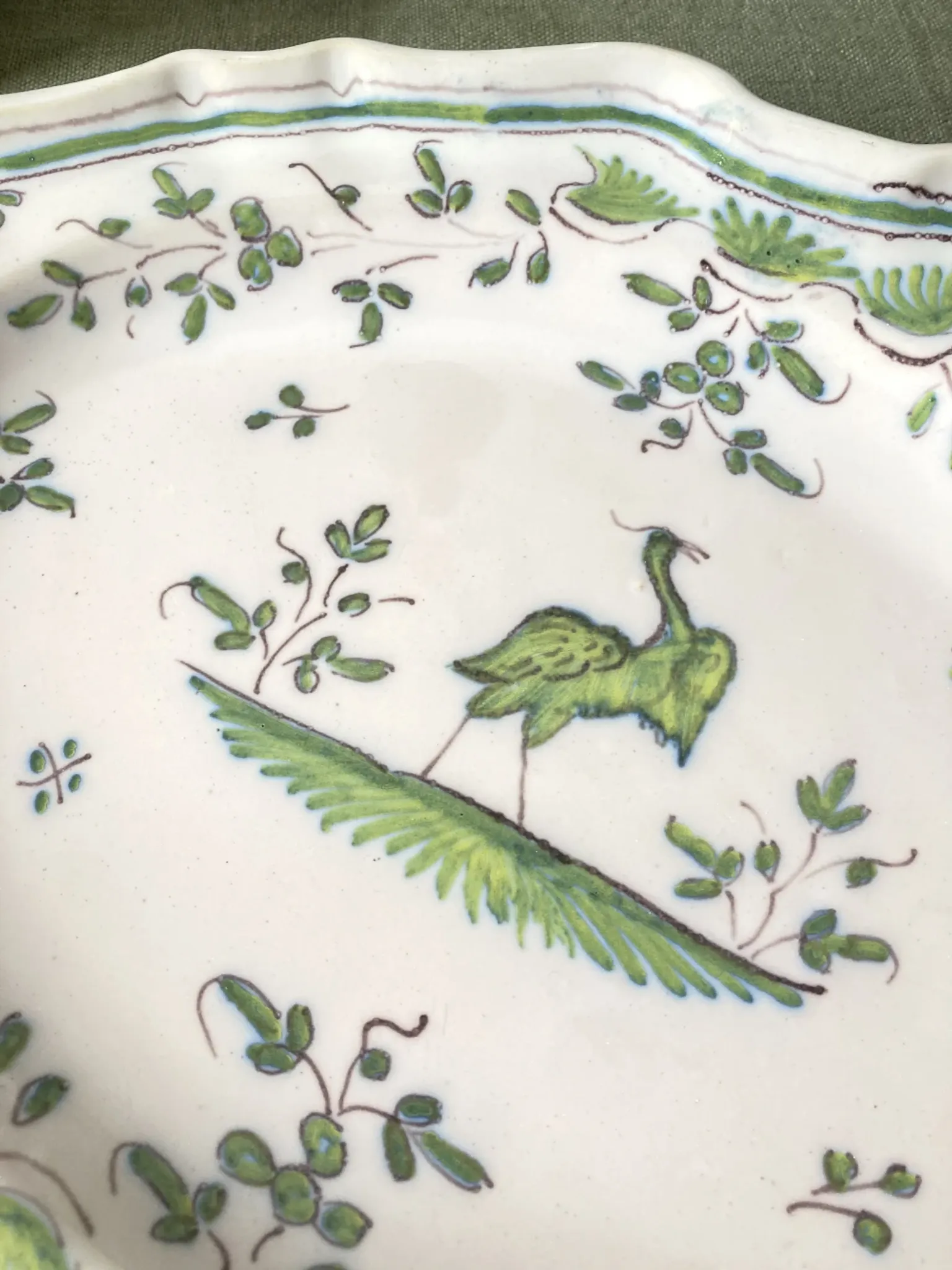 Plat ovale chantourné en faïence de Martres-Tolosane, XIXe siècle