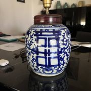 Asian lamp in white and blue ceramic, early 20th century.