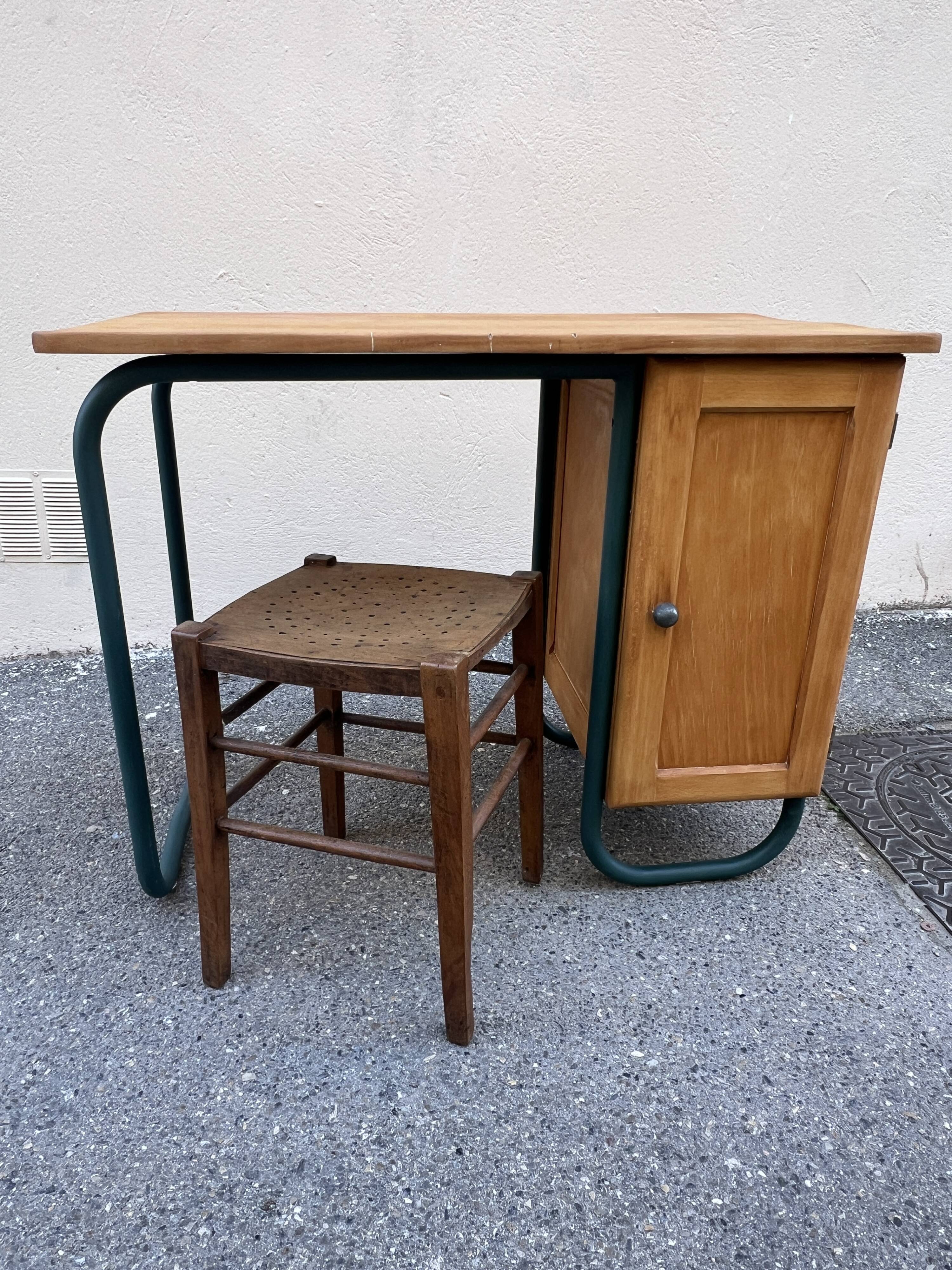 Boarding office spirit Jacques Hitier