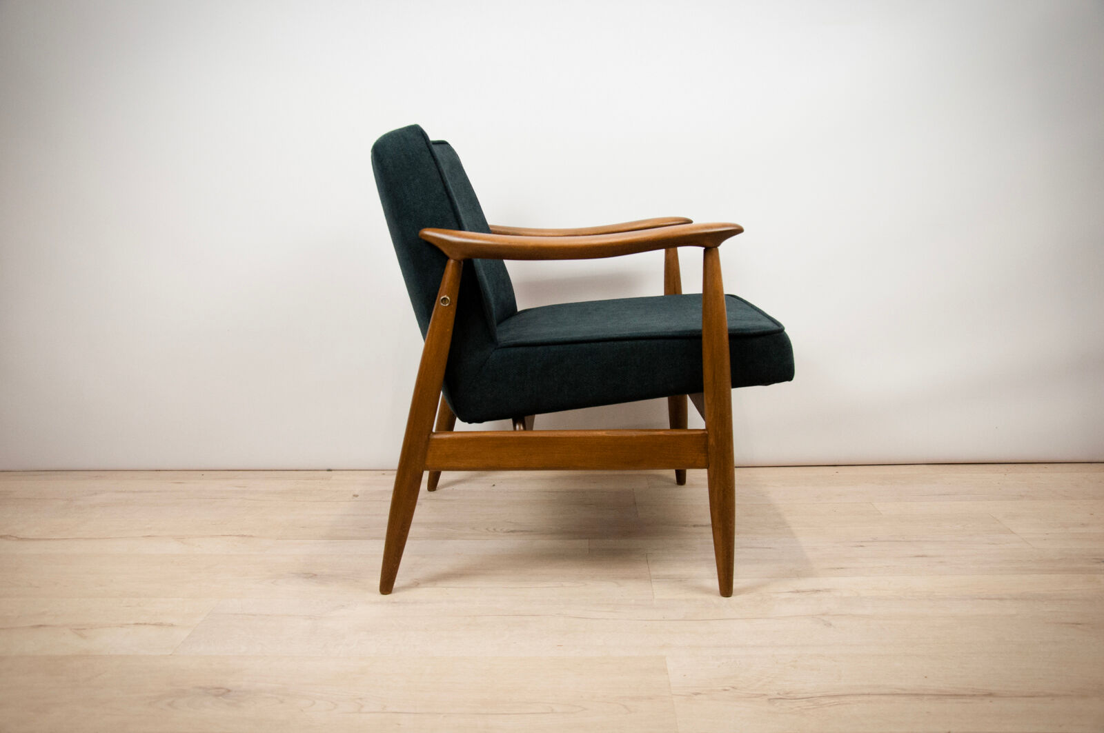 GFM-87 Beech and Fabric Armchairs by Juliusz Kędziorek for Gościcińskie Fabryki Mebli, 1960s, Set of