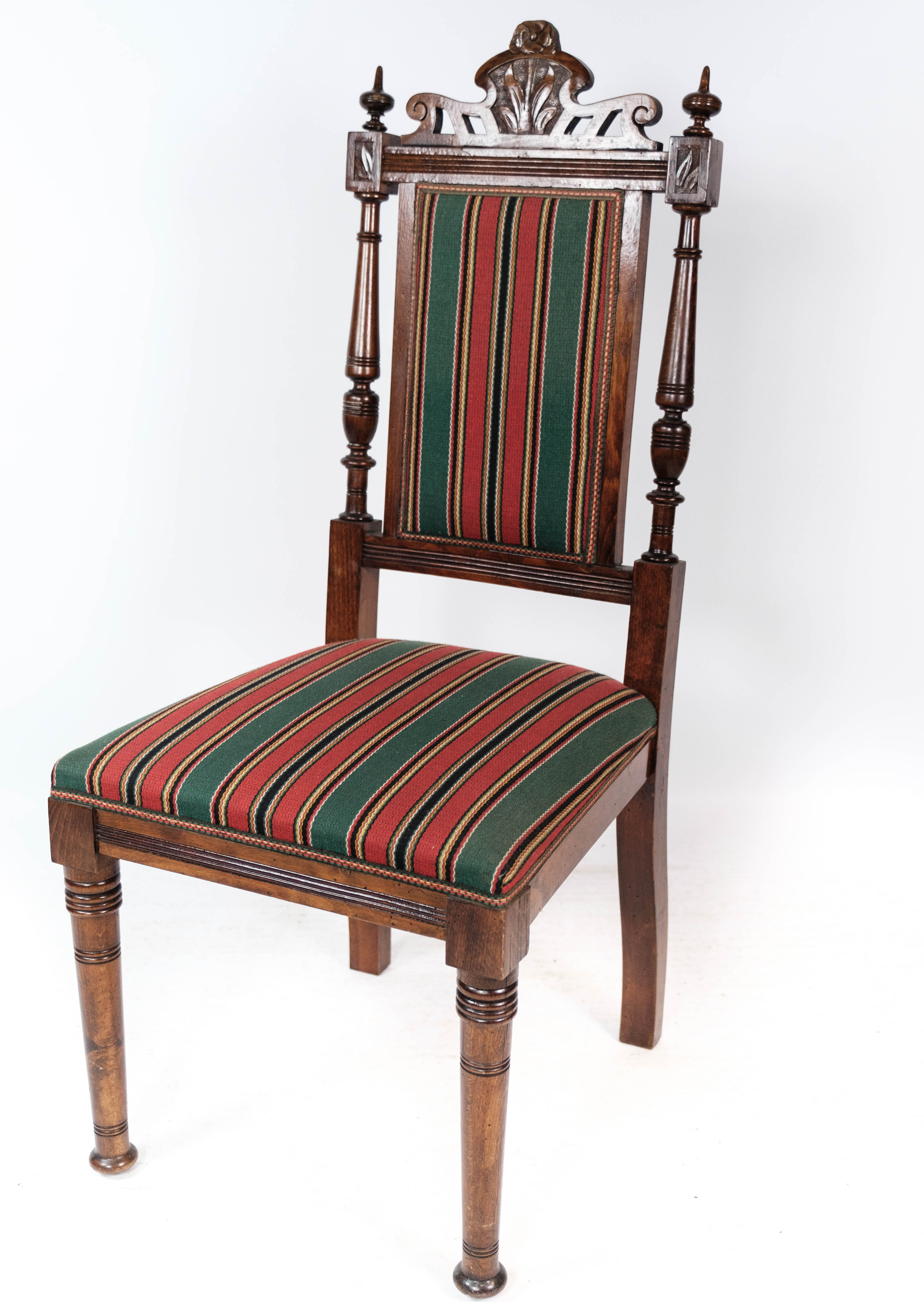 Ensemble de six chaises de salle à manger en chêne et rembourrées de tissu rayé, années 1920