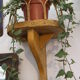 Porte plante en bois jaune