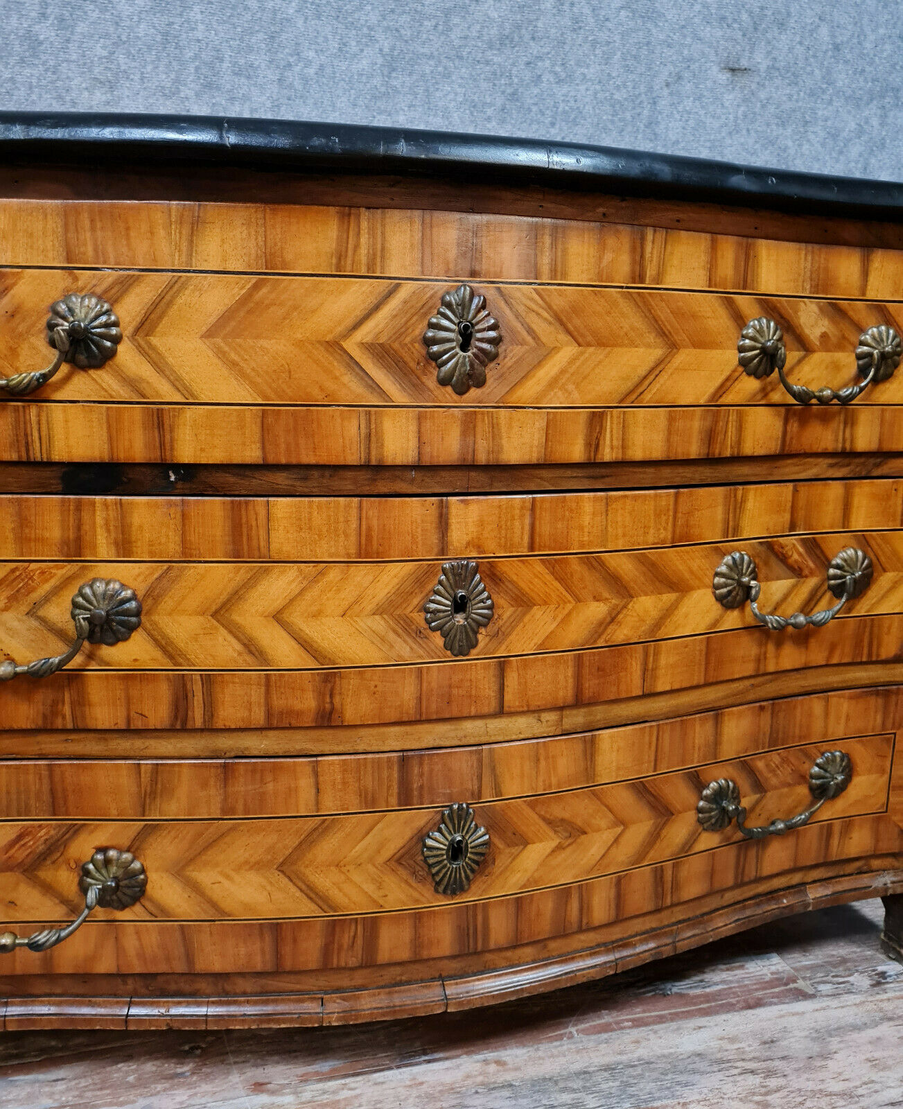 Curved chest of drawers Louis XV period in precious wood marquetry around 1750