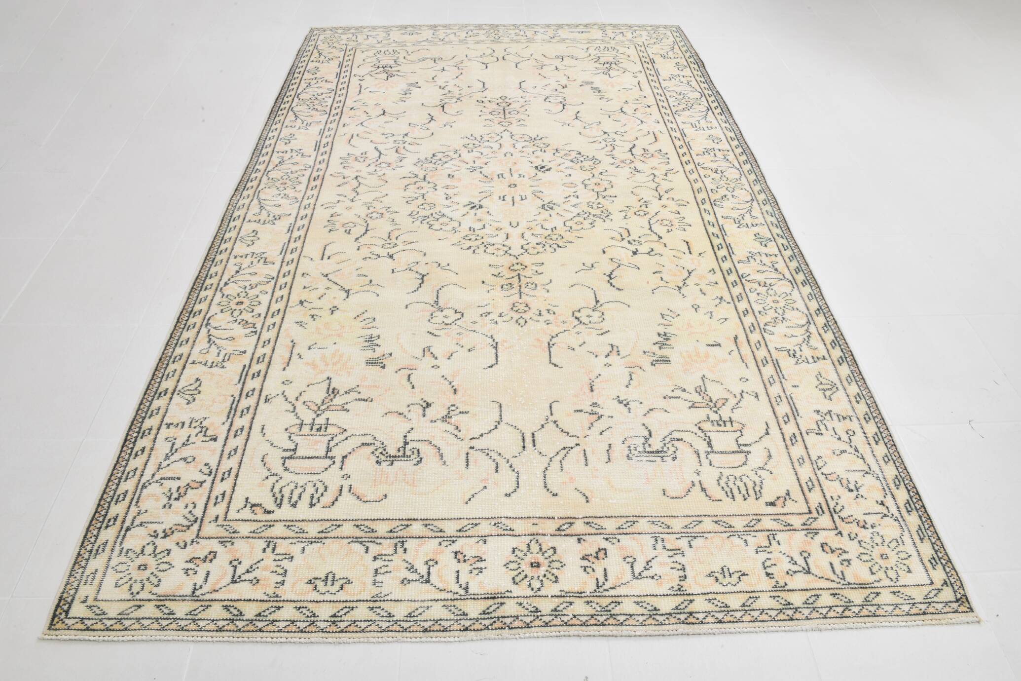 6x10 Large Cream & Black Oriental Vintage Rug, 192x307Cm