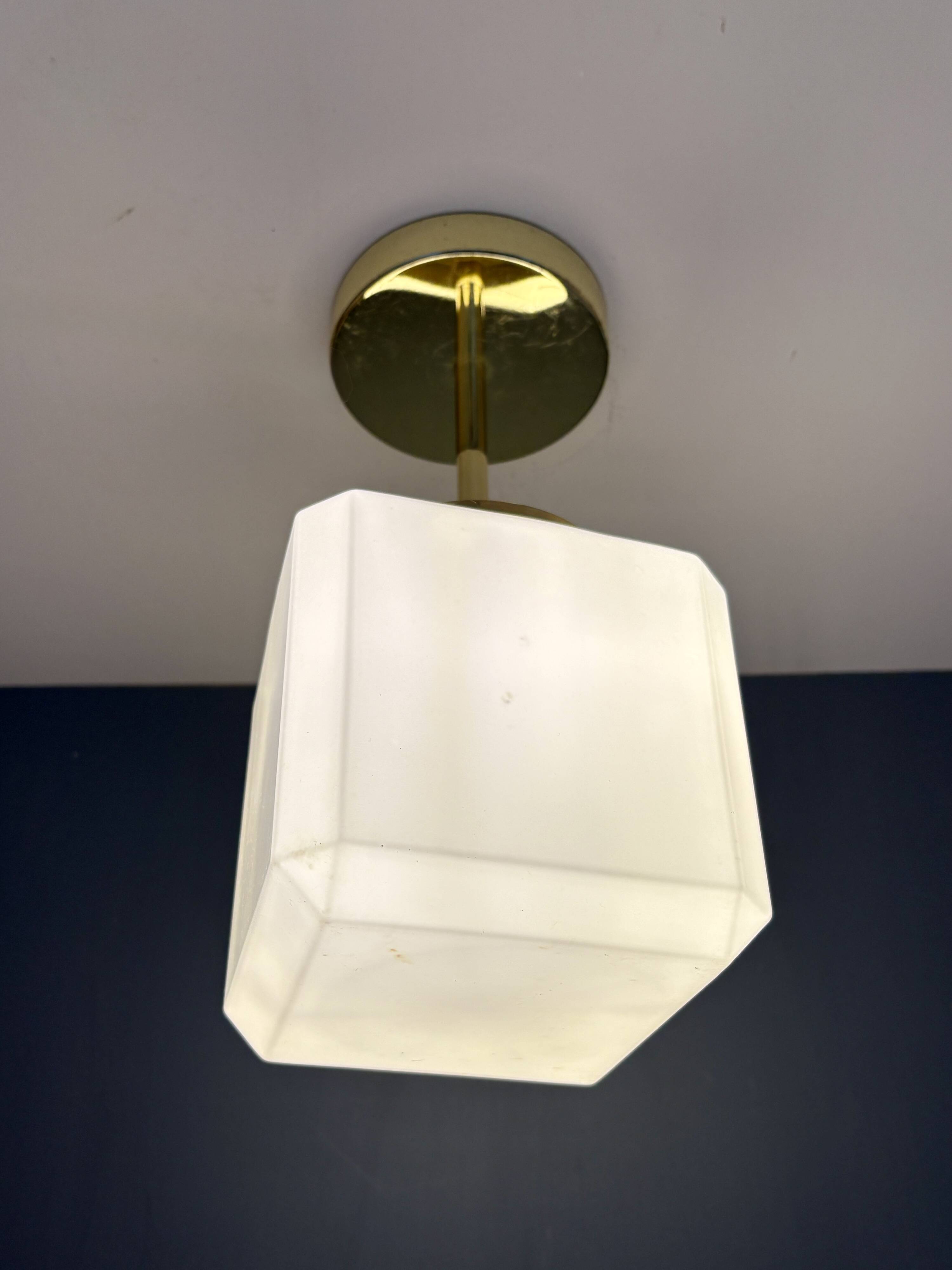 Suspension / plafonnier globe vintage carré en opaline blanche