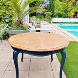 Round table with extensions