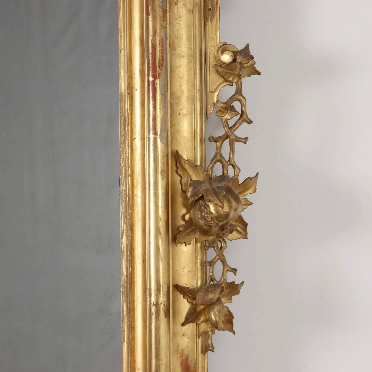 Antique umbertine mirror in Swiss pine, Italy, 19th century.