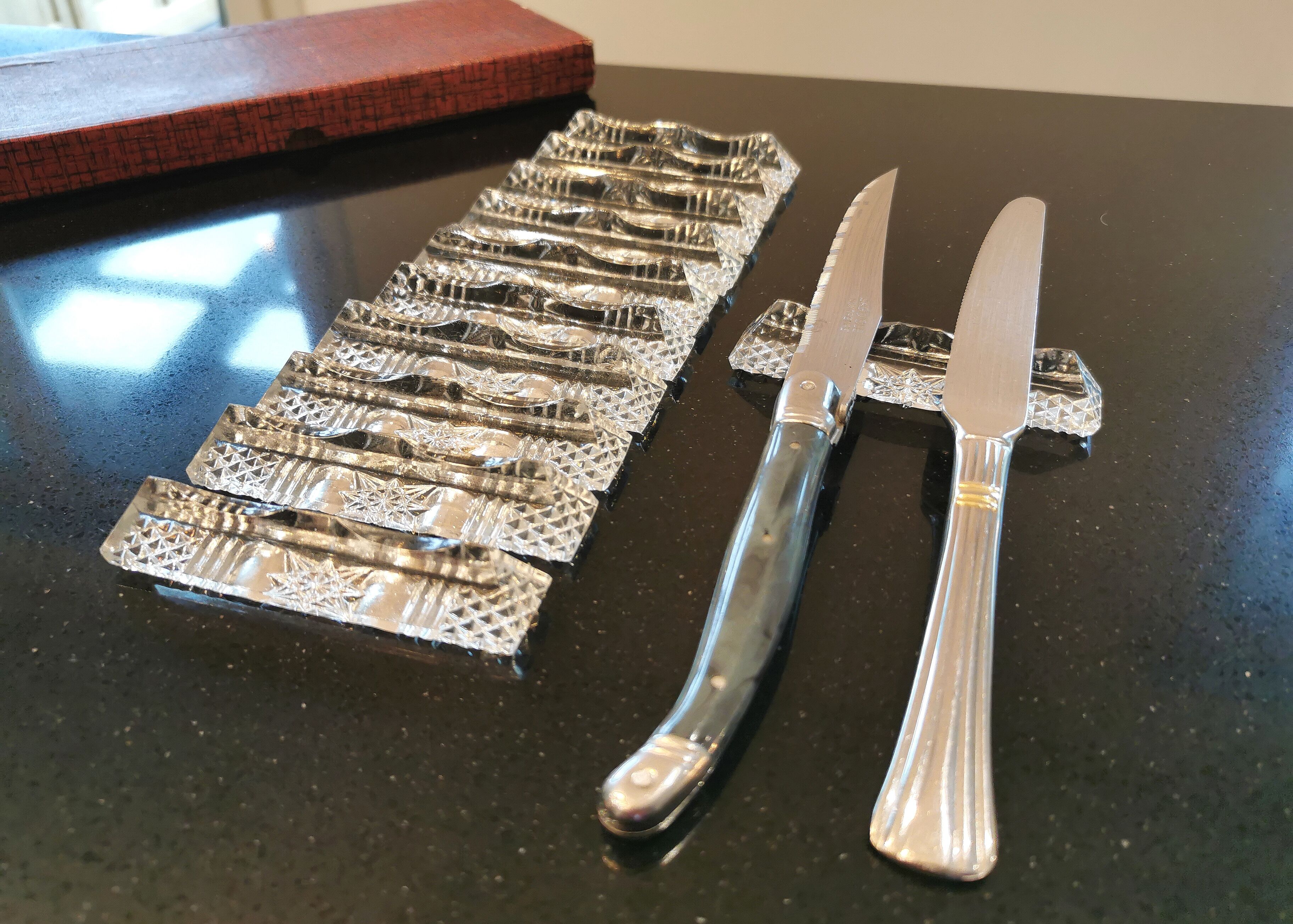 11 glass knife holders