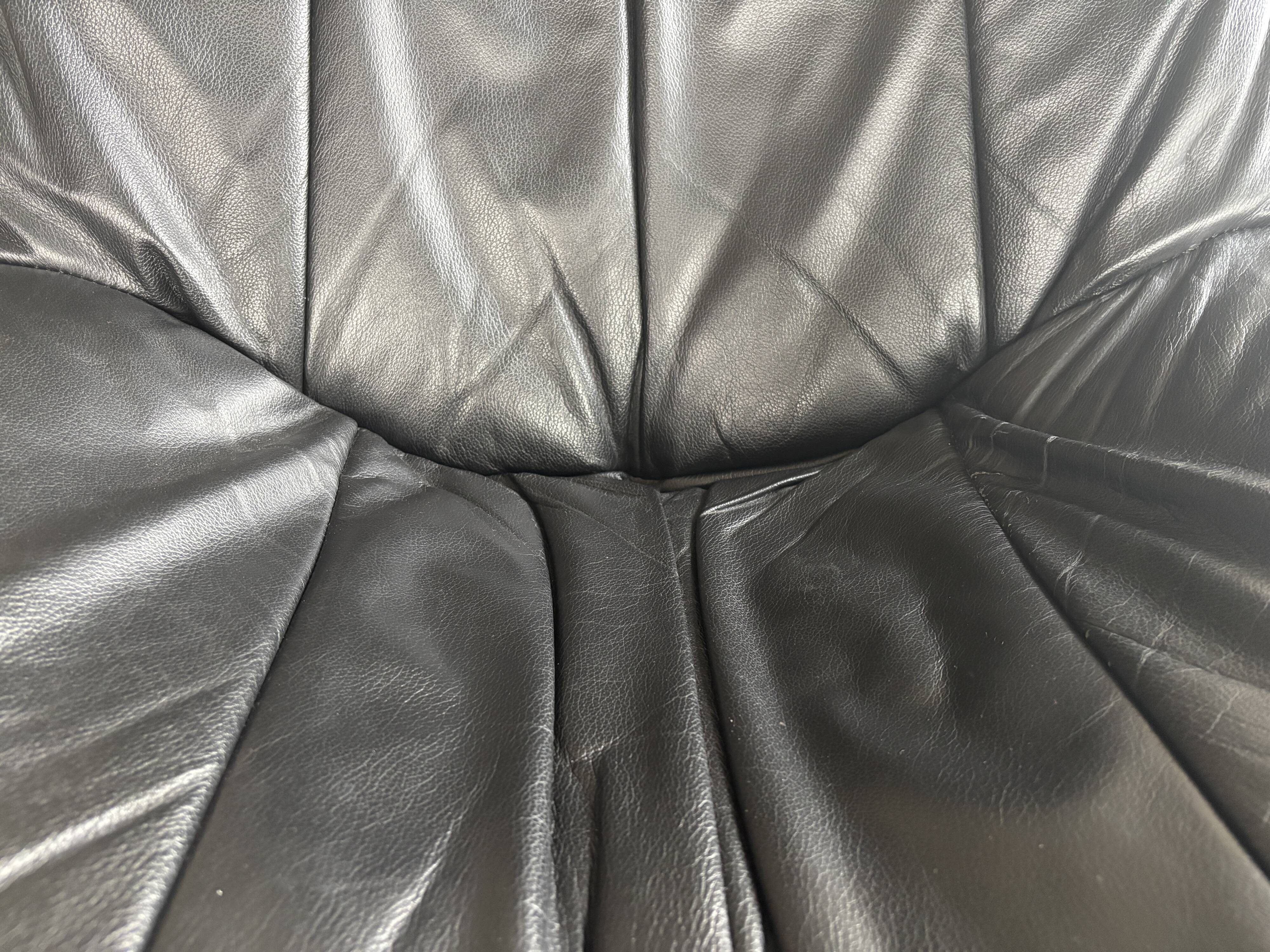Black leather swivel chair, Artifort style