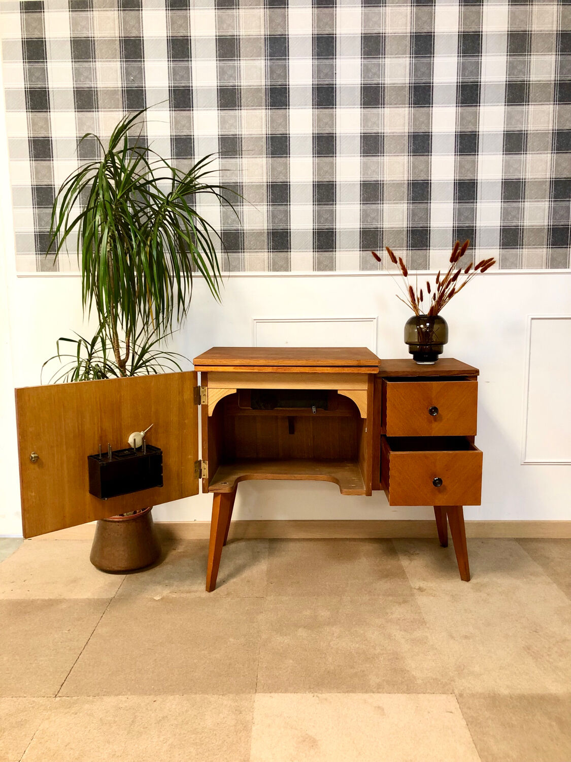 Scandinavian storage unit