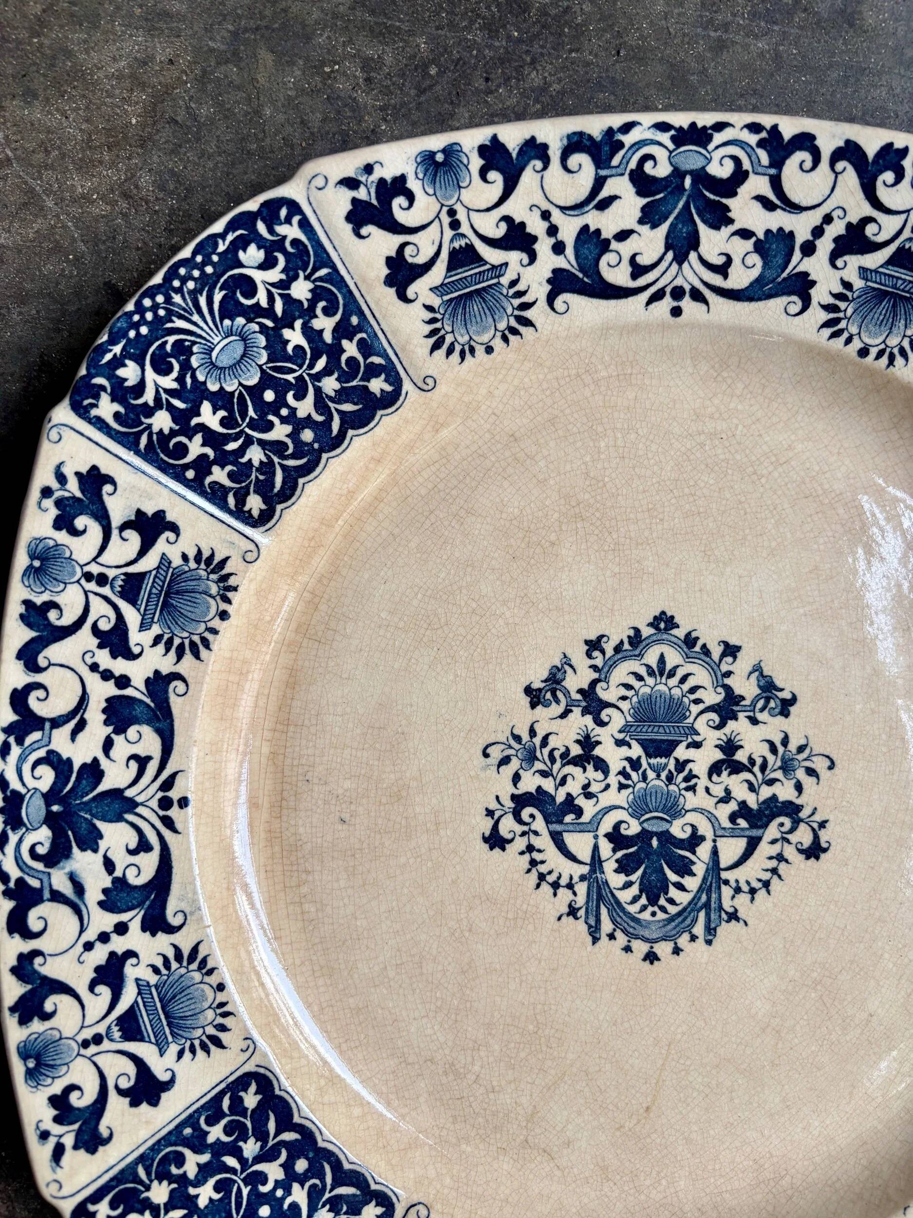 Round plate from Gien in blue ironstone, "Blue Ibis" service.