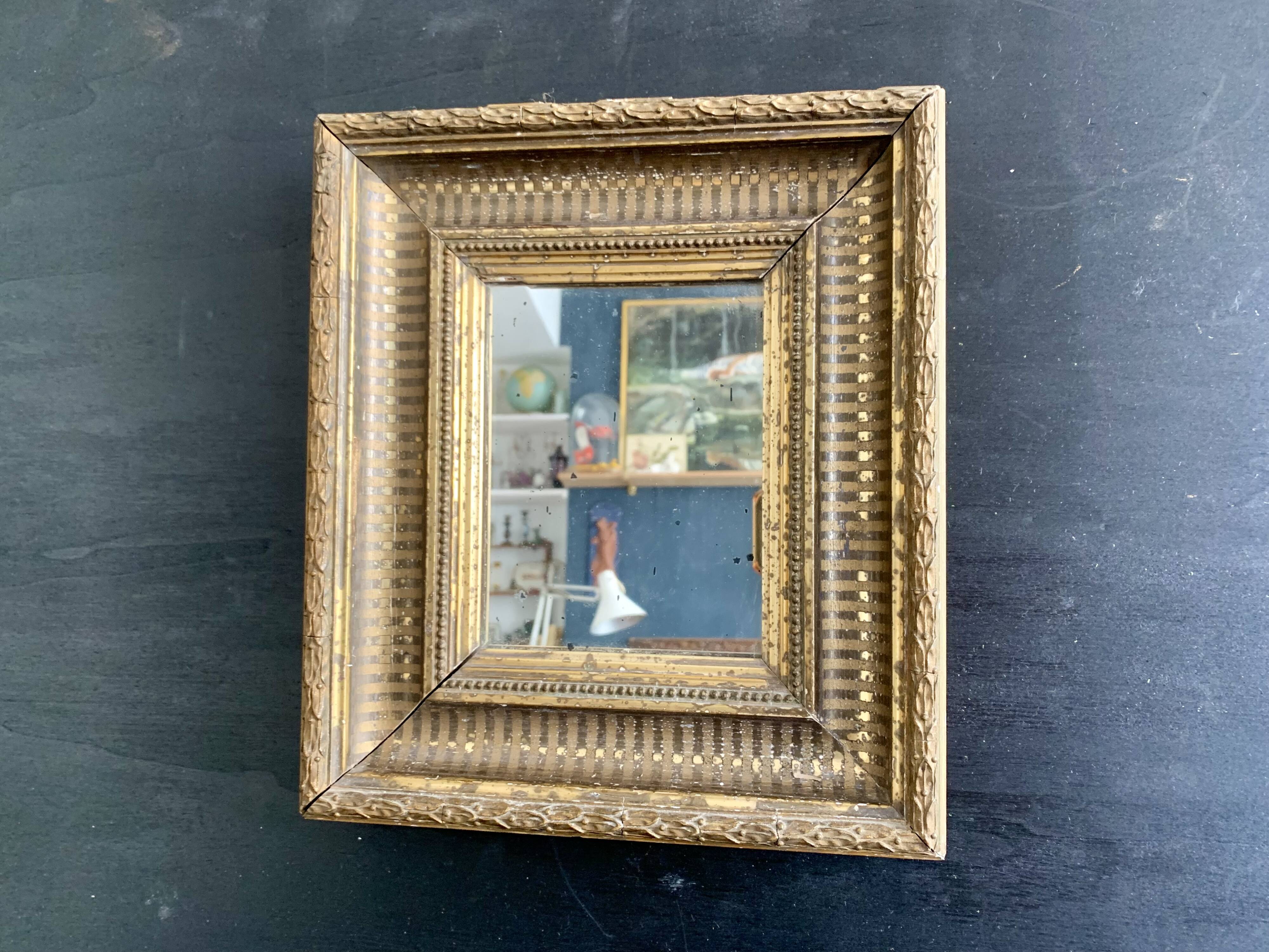 Petit miroir ancien doré à la feuille d’or, fin XIXe siècle