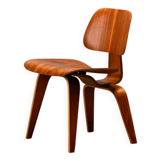 Chaise de salle à manger en contreplaqué de noyer Charles et Ray Eames DCW pour Evans Products Co