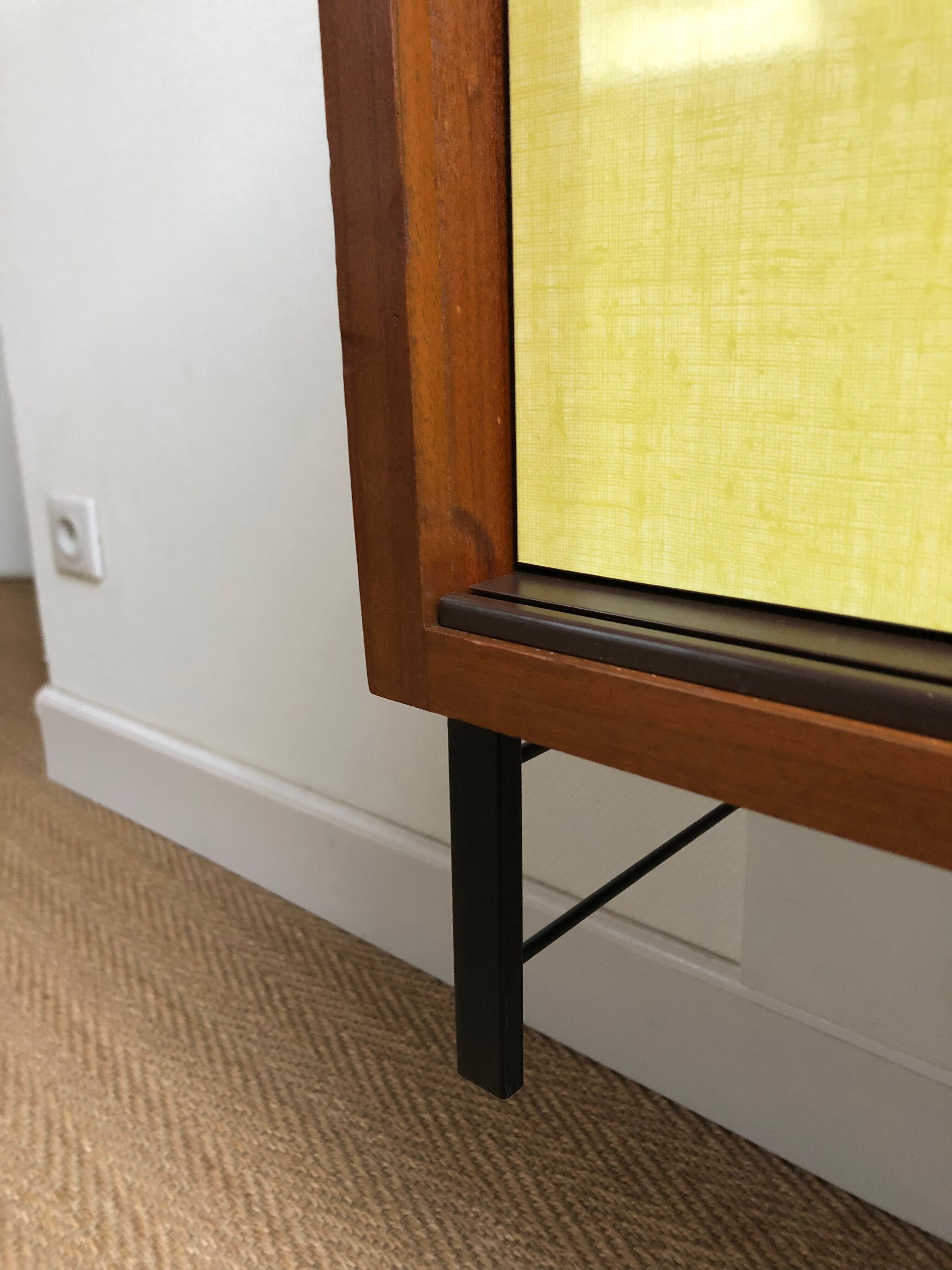 Wall-mounted sideboard