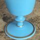 Calice en verre opalin bleu