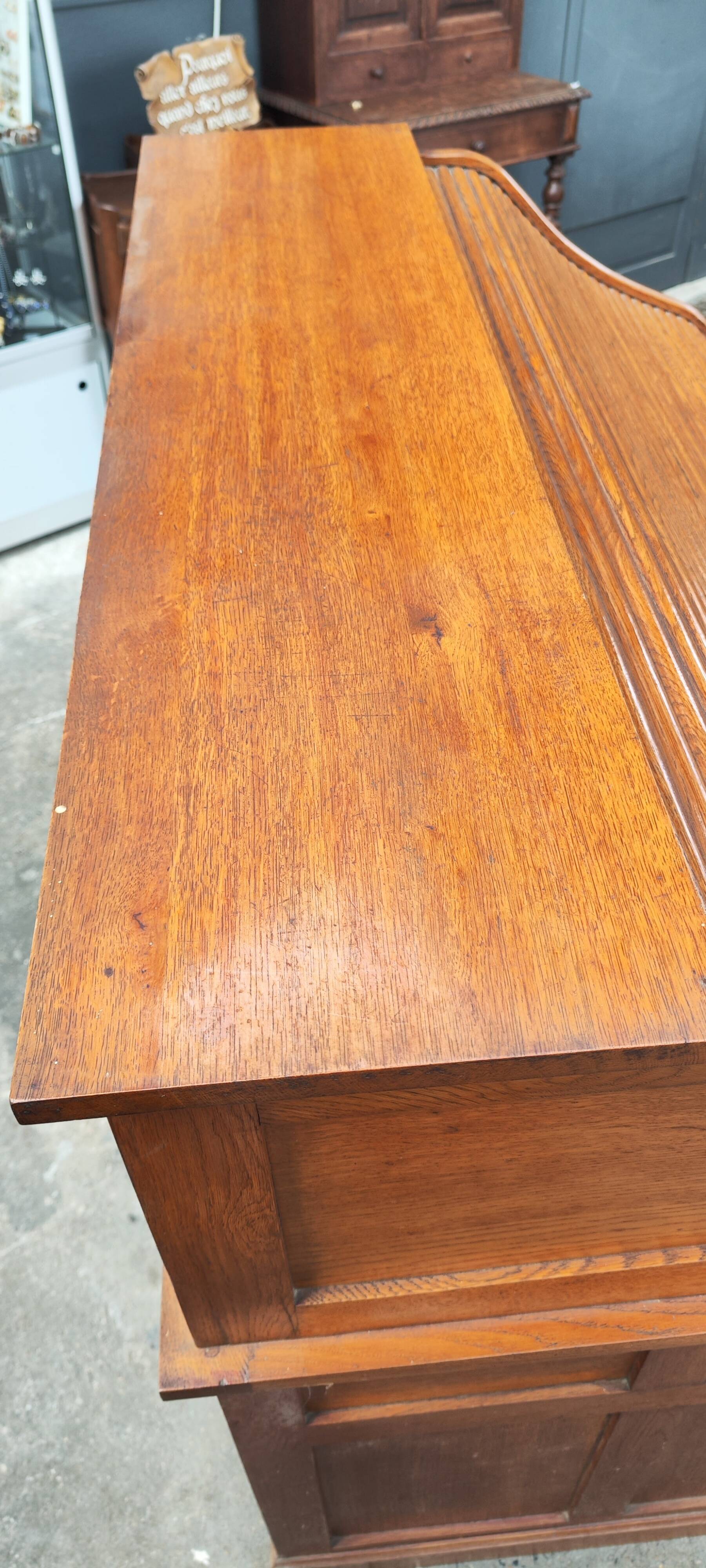 Old American desk in solid oak with S-shaped shutter