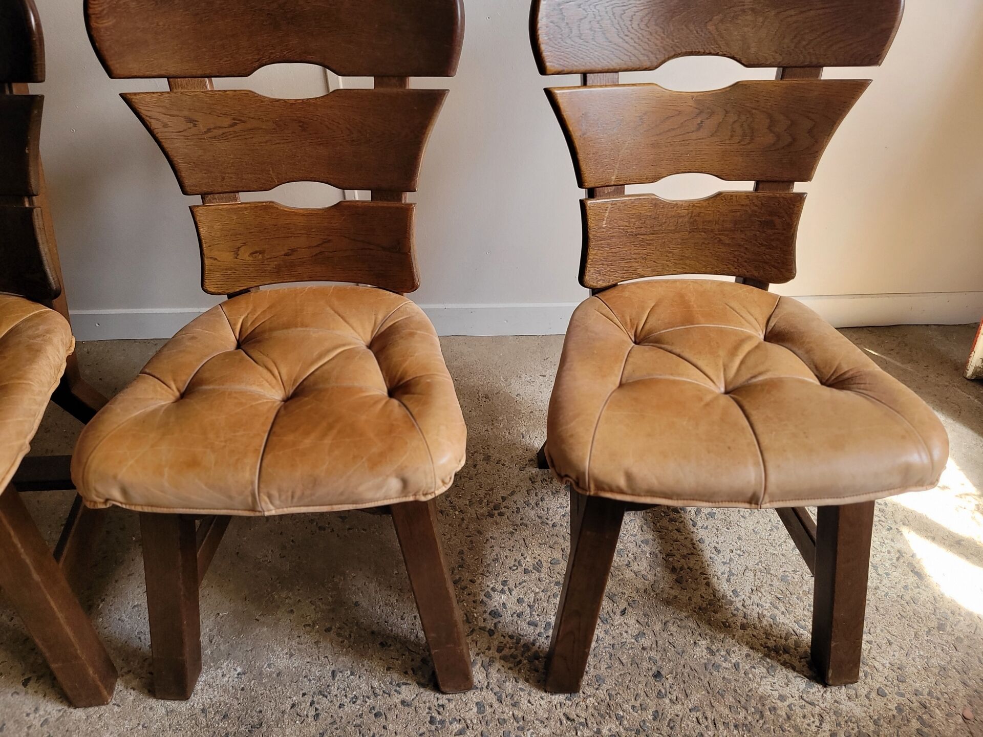 Lot de 4 chaises brutalistes en bois