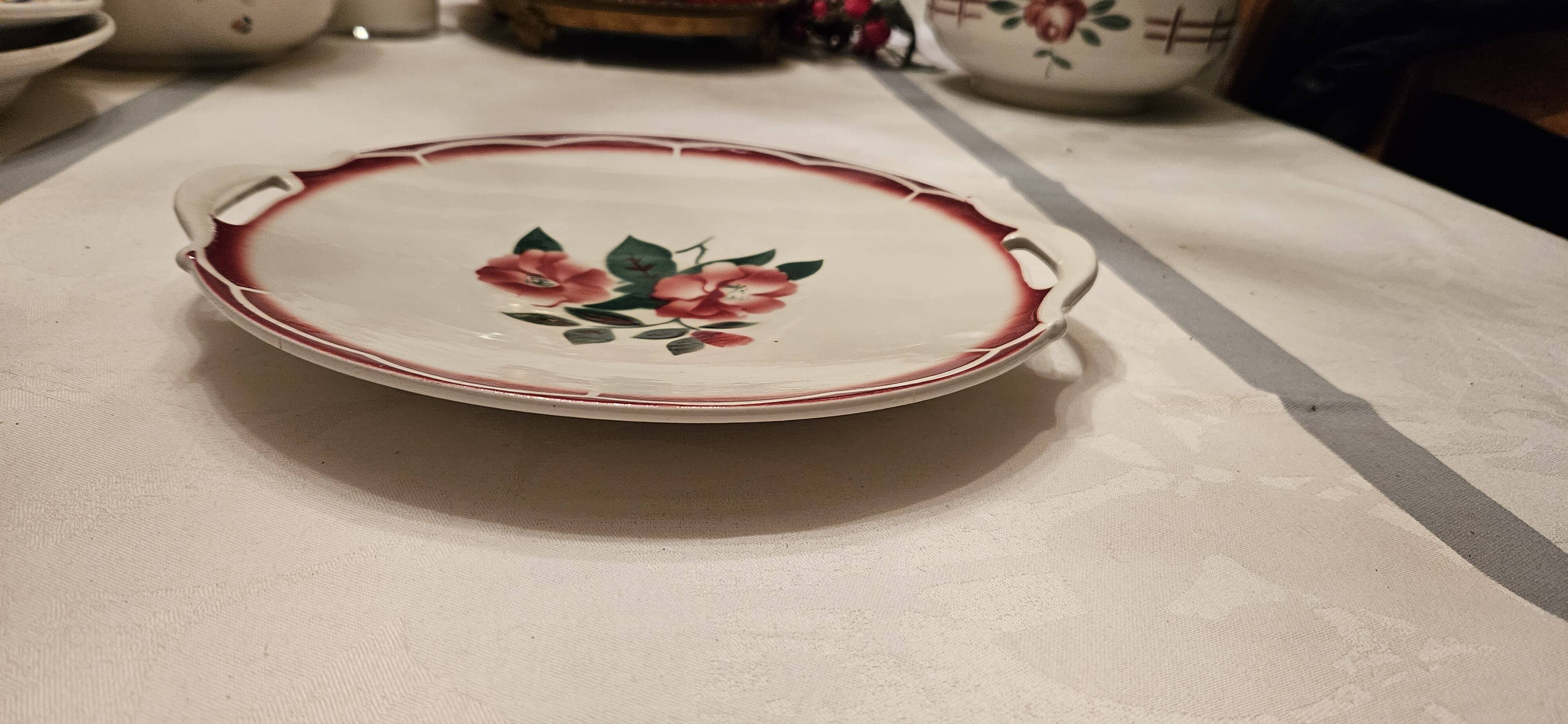 Plat à tarte en faïence vintage à decor de fleurs rouges