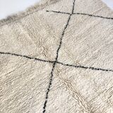 Moroccan Berber carpet with black diamonds 2,36x1.73m