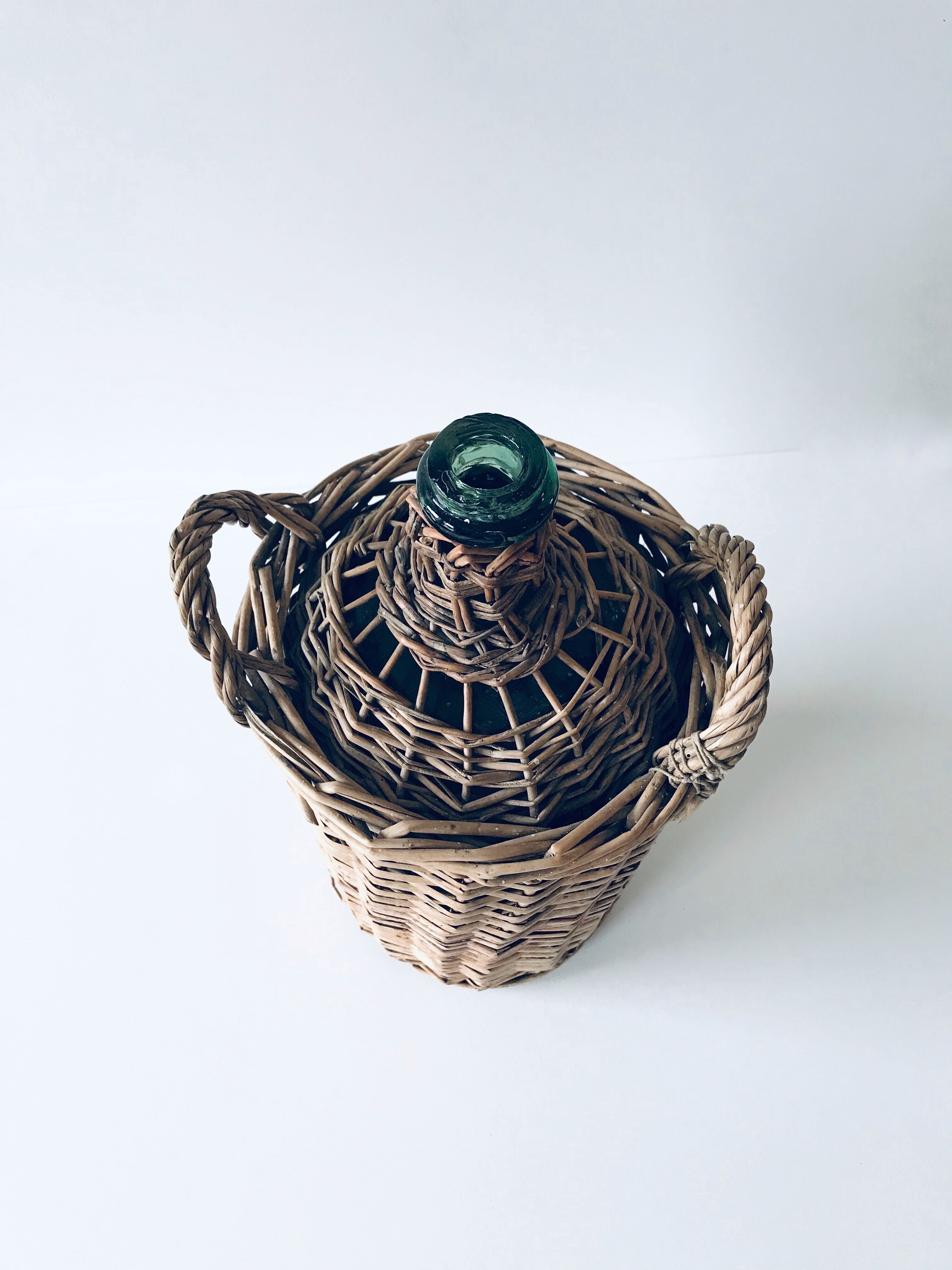 Demijohn with wicker