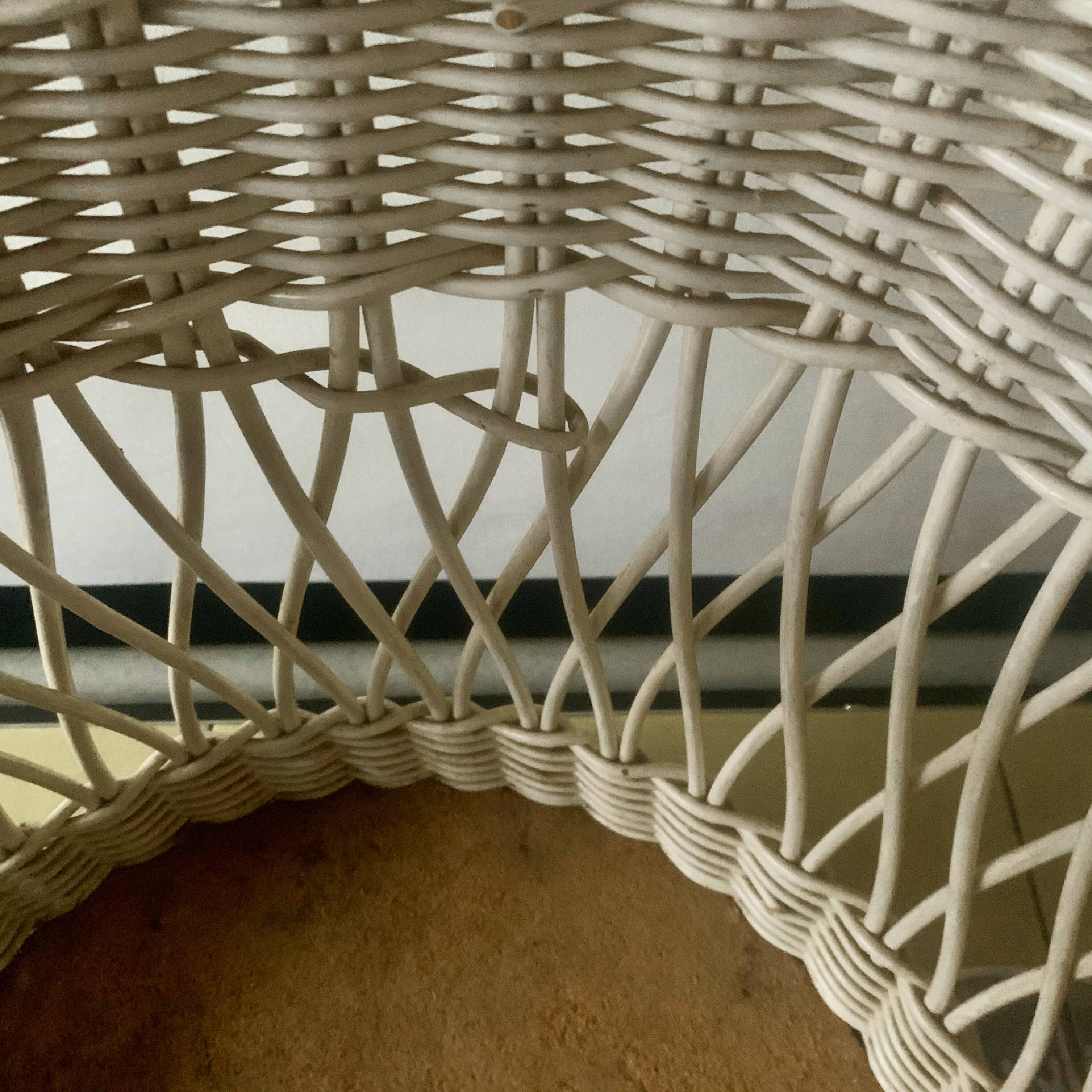 Large vintage wicker basket -