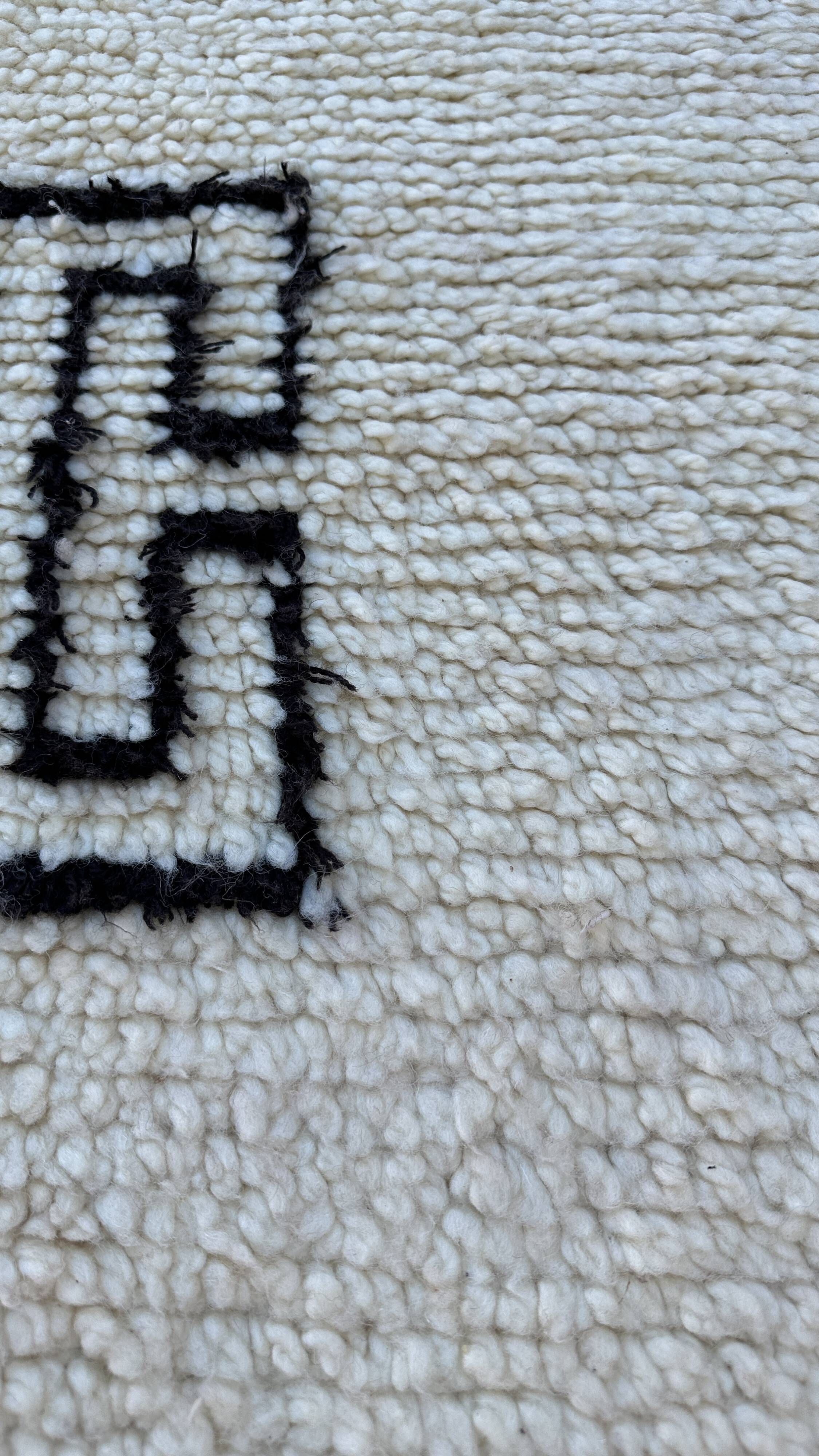 Moroccan carpet white - 179 x 280 cm