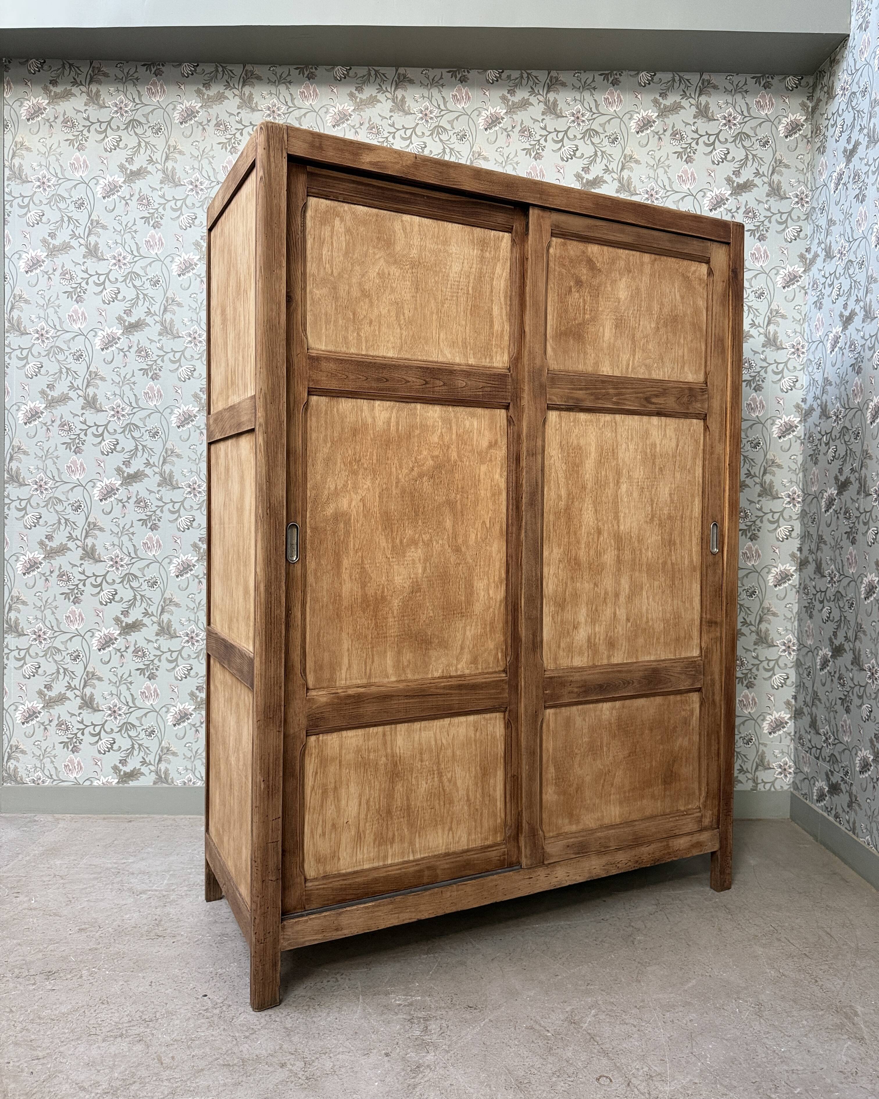 Parisian wardrobe with sliding doors and hanging space (renovated)