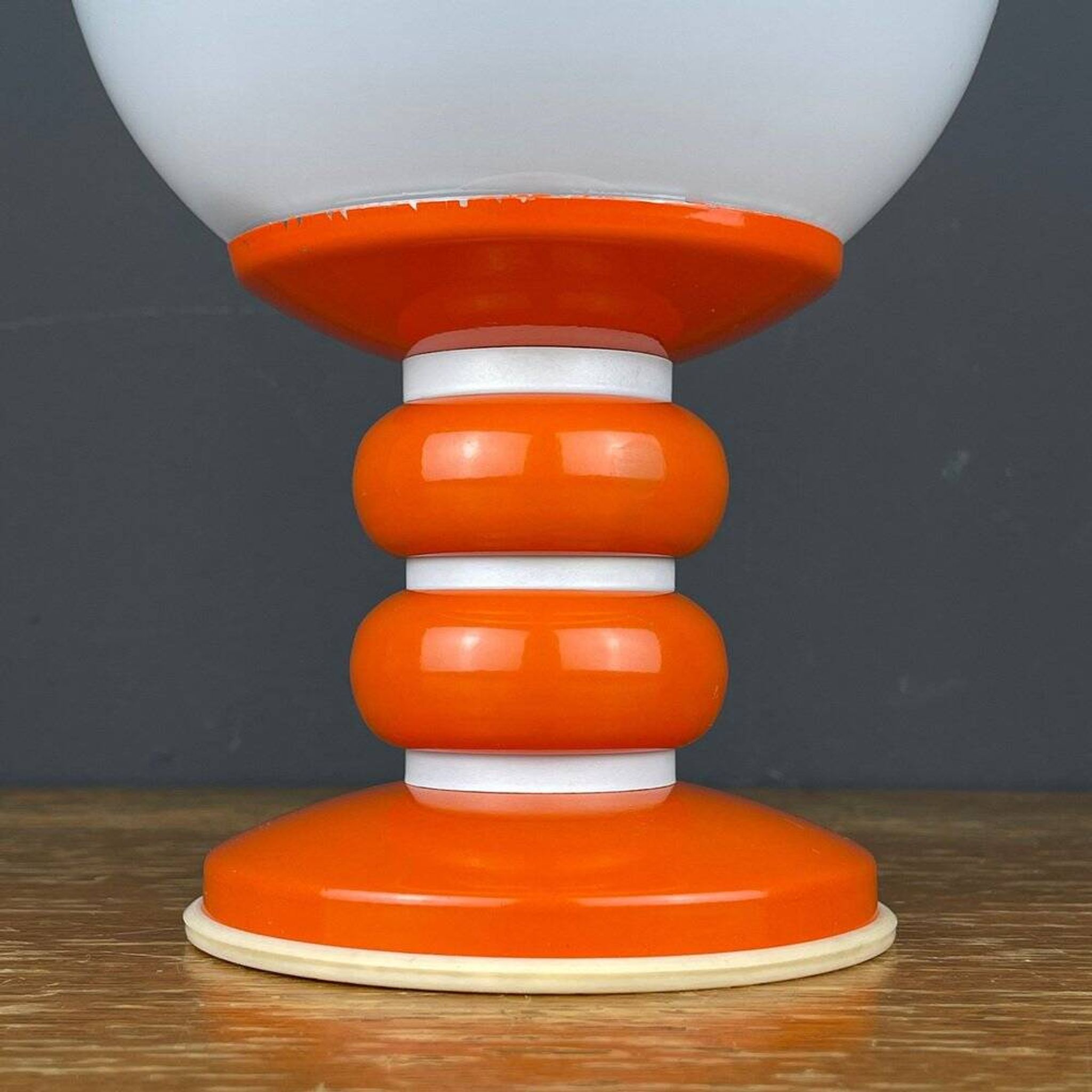 Lampe de table en verre opalin blanc, Italie, années 1970